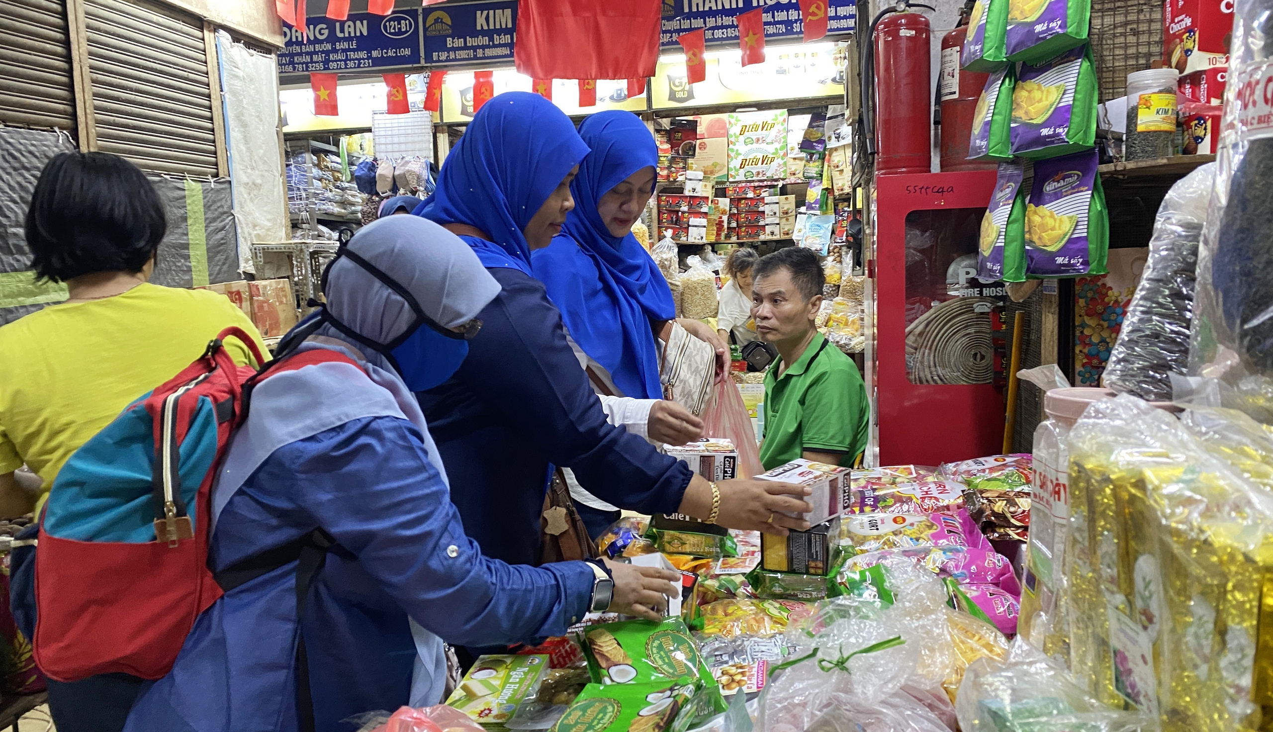 Hà Nội: Chợ Đồng Xuân - Từ không gian ký ức tới "Chợ không rác thải"- Ảnh 4. Hà Nội: Chợ Đồng Xuân - Từ không gian ký ức tới "Chợ không rác thải"- Ảnh 4.