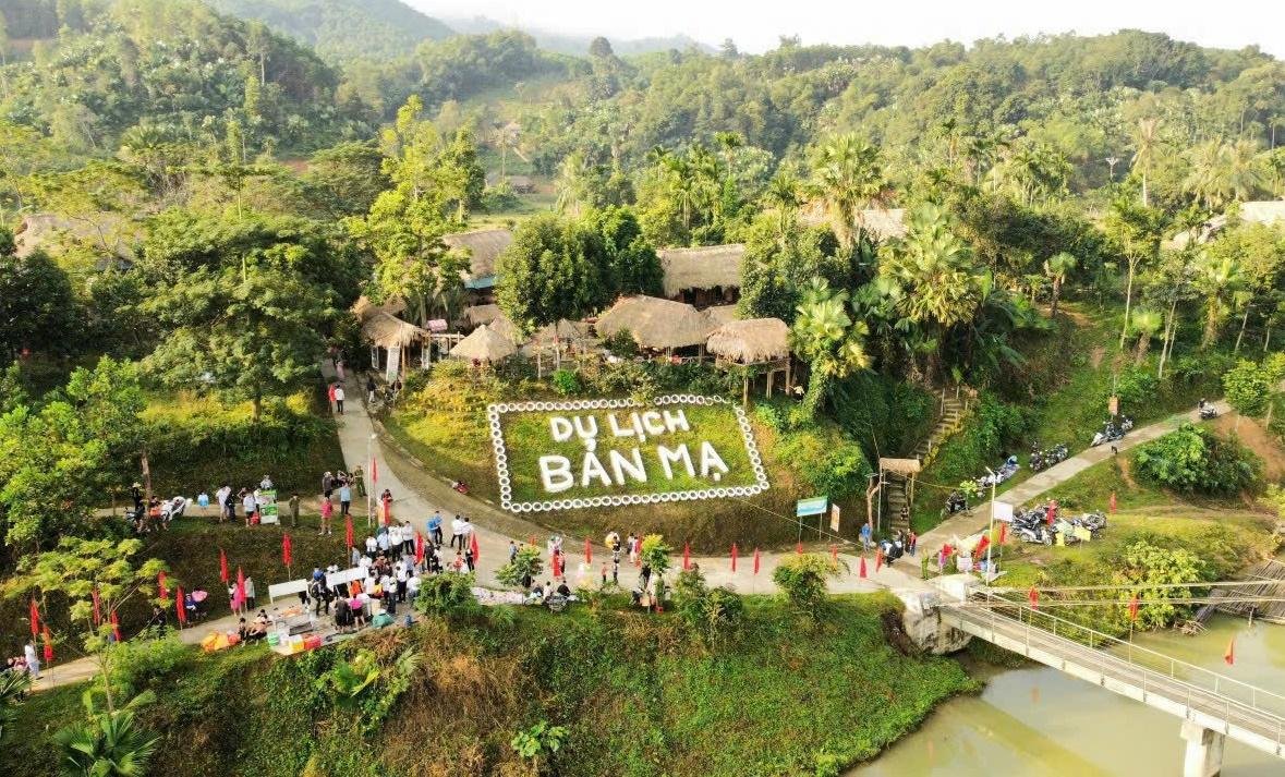 Ngành du lịch Thanh Hóa bứt phá nhờ cơ sở hạ tầng được đầu tư đồng bộ- Ảnh 2. Ngành du lịch Thanh Hóa bứt phá nhờ cơ sở hạ tầng được đầu tư đồng bộ- Ảnh 2.