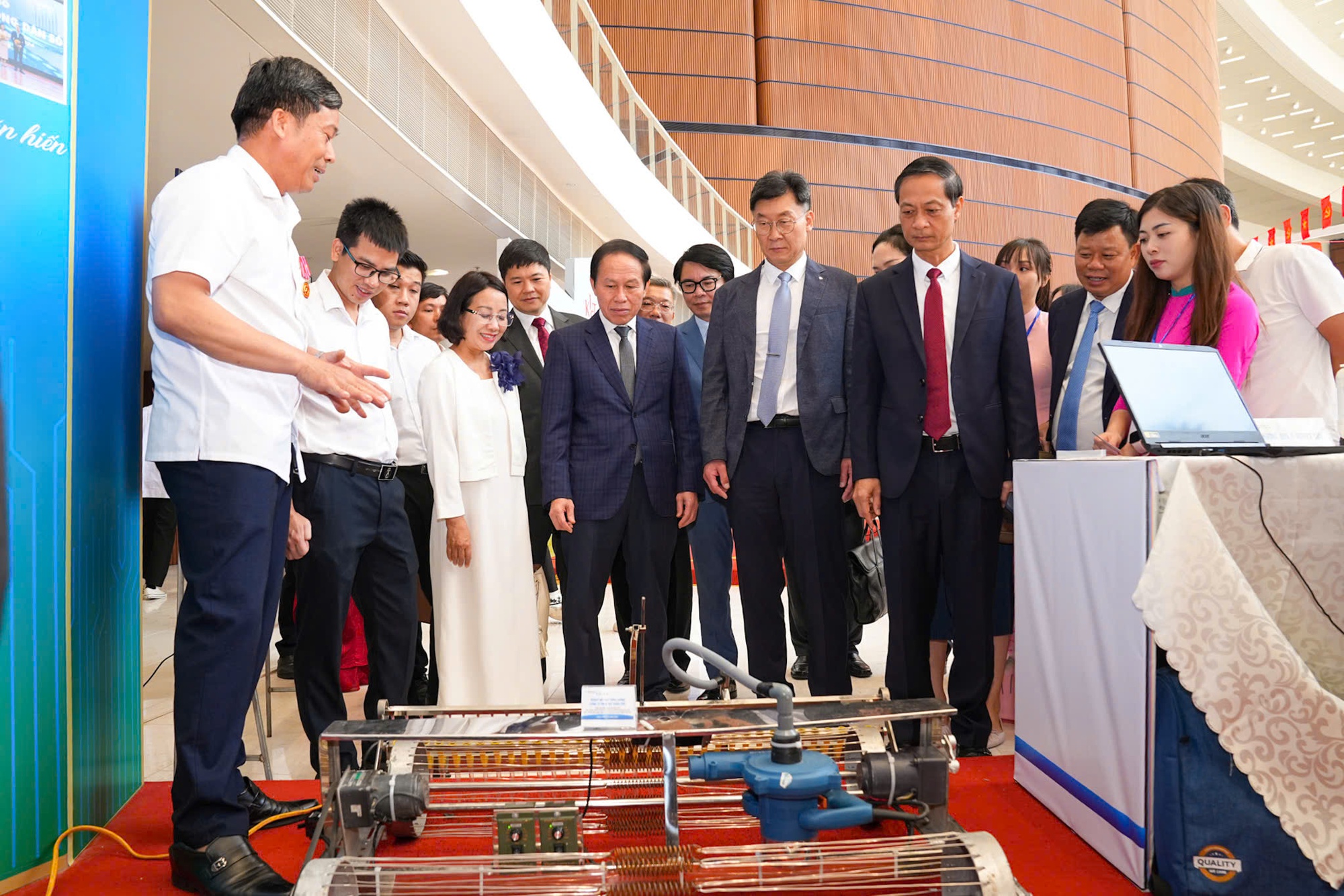 Khai mạc TECHFEST Hải Phòng 2025: Giới thiệu hơn 1.000 sản phẩm công nghệ- Ảnh 3. Khai mạc TECHFEST Hải Phòng 2025: Giới thiệu hơn 1.000 sản phẩm công nghệ- Ảnh 3.