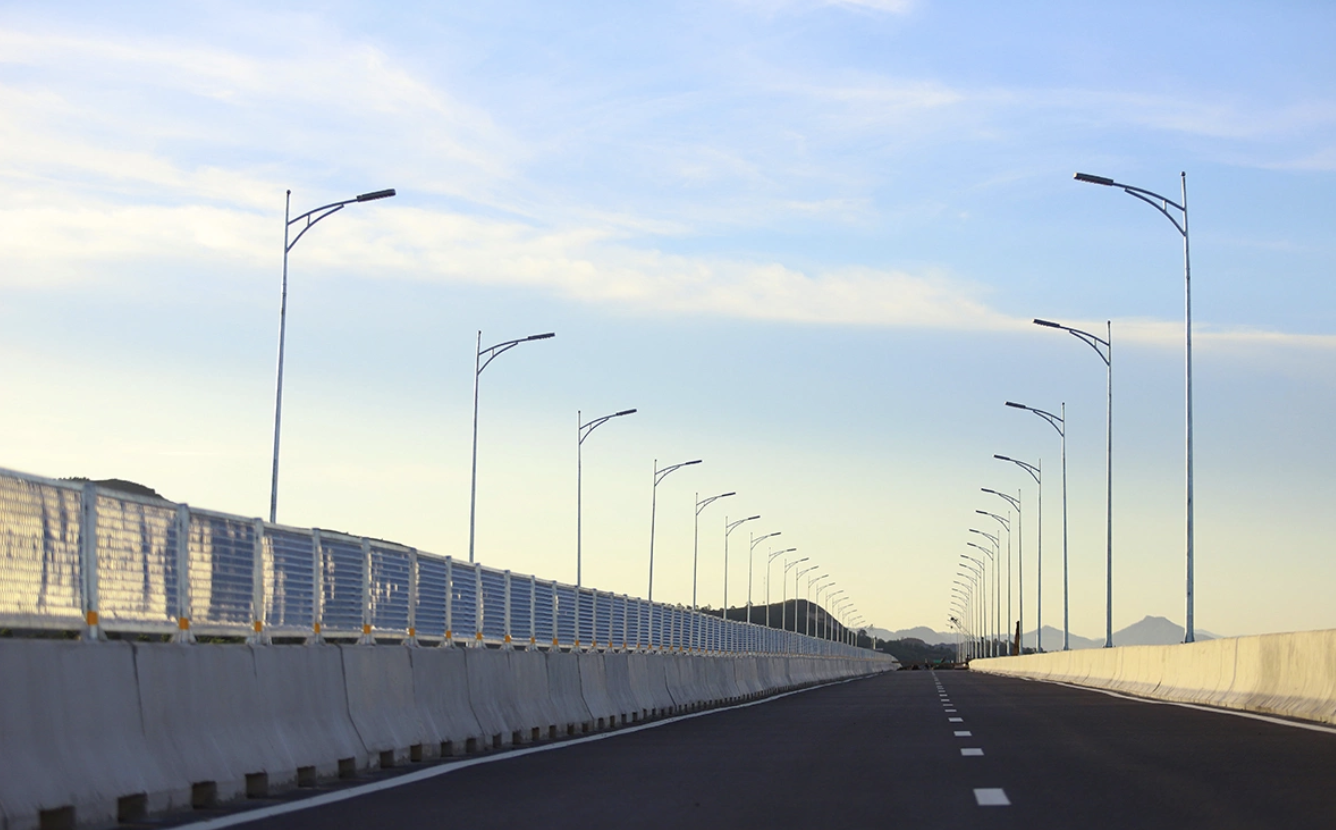 Miễn phí đường bộ cho ô tô chở hàng cứu trợ trên cao tốc Diễn Châu - Bãi Vọt- Ảnh 1. Miễn phí đường bộ cho ô tô chở hàng cứu trợ trên cao tốc Diễn Châu - Bãi Vọt- Ảnh 1.