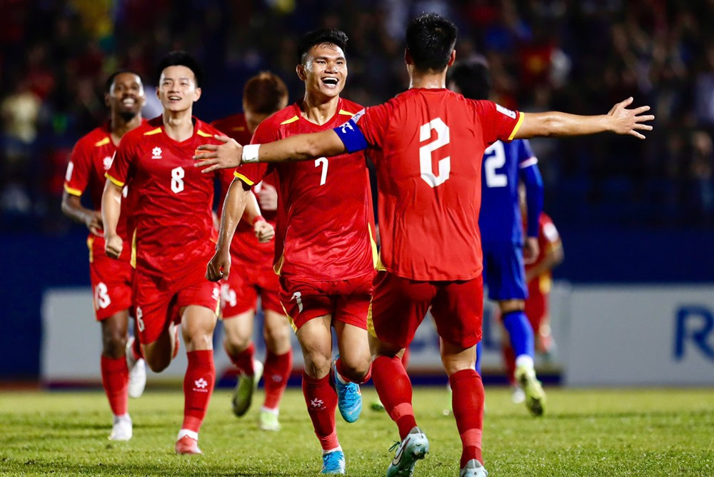 Vòng loại Asian Cup 2027: Hậu vệ đua nhau tỏa sáng, tuyển Việt Nam thắng dễ Nepal- Ảnh 2. Vòng loại Asian Cup 2027: Hậu vệ đua nhau tỏa sáng, tuyển Việt Nam thắng dễ Nepal- Ảnh 2.