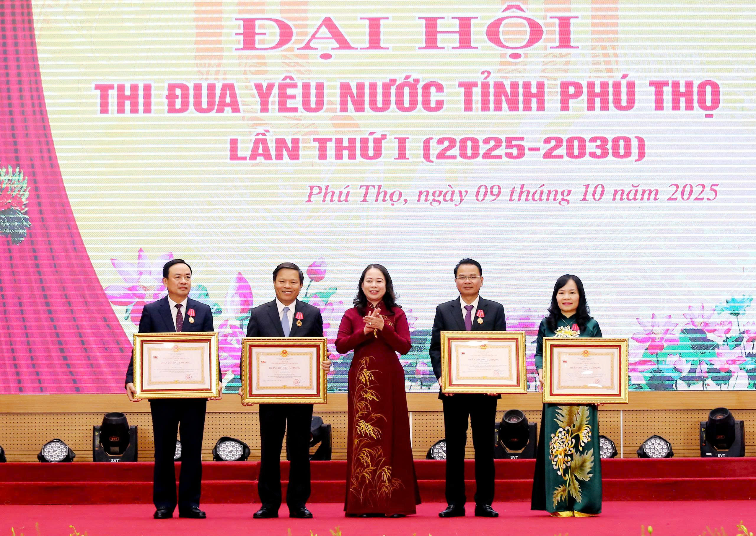Phó Chủ tịch nước Võ Thị Ánh Xuân: Kỳ vọng Phú Thọ sẽ là thành phố trực thuộc Trung ương- Ảnh 3. Phó Chủ tịch nước Võ Thị Ánh Xuân: Kỳ vọng Phú Thọ sẽ là thành phố trực thuộc Trung ương- Ảnh 3.