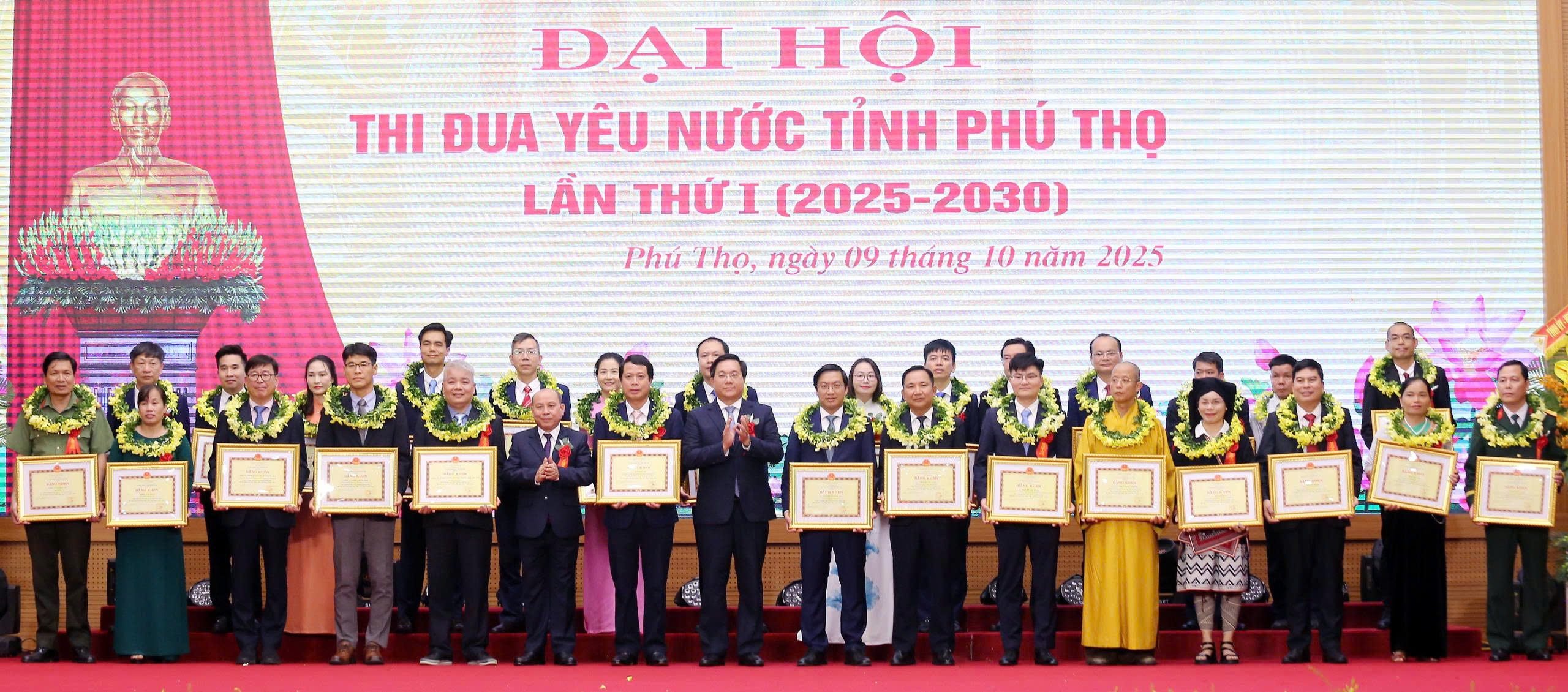 Phó Chủ tịch nước Võ Thị Ánh Xuân: Kỳ vọng Phú Thọ sẽ là thành phố trực thuộc Trung ương- Ảnh 4. Phó Chủ tịch nước Võ Thị Ánh Xuân: Kỳ vọng Phú Thọ sẽ là thành phố trực thuộc Trung ương- Ảnh 4.