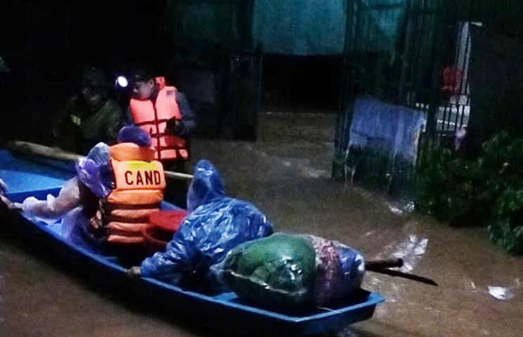 Mưa lũ bủa vây vùng hạ du hồ Kẻ Gỗ, nhiều thôn ngập sâu- Ảnh 4. Mưa lũ bủa vây vùng hạ du hồ Kẻ Gỗ, nhiều thôn ngập sâu- Ảnh 4.