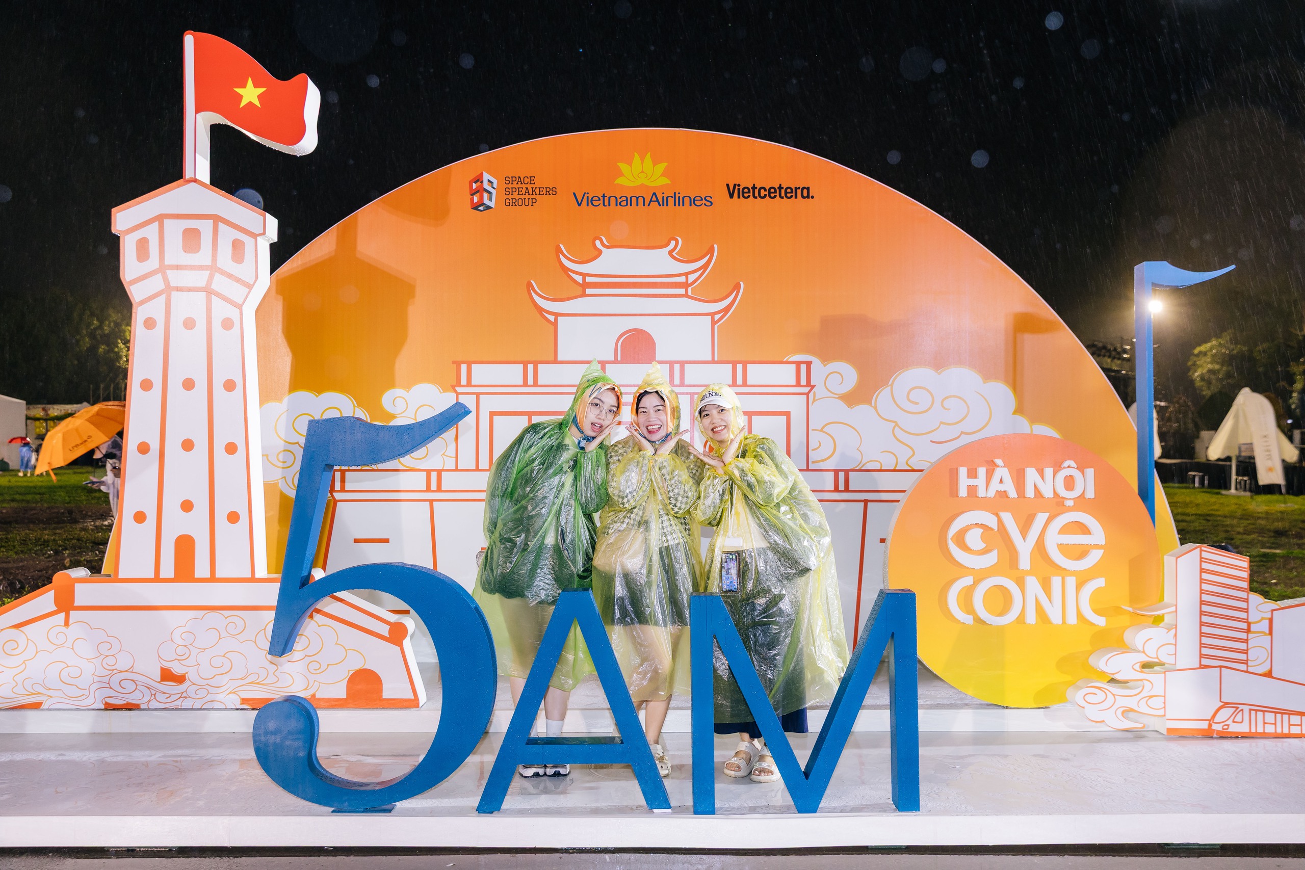 Hàng nghìn khán giả đón bình minh cùng 5AM Concert- Ảnh 2. Hàng nghìn khán giả đón bình minh cùng 5AM Concert- Ảnh 2.