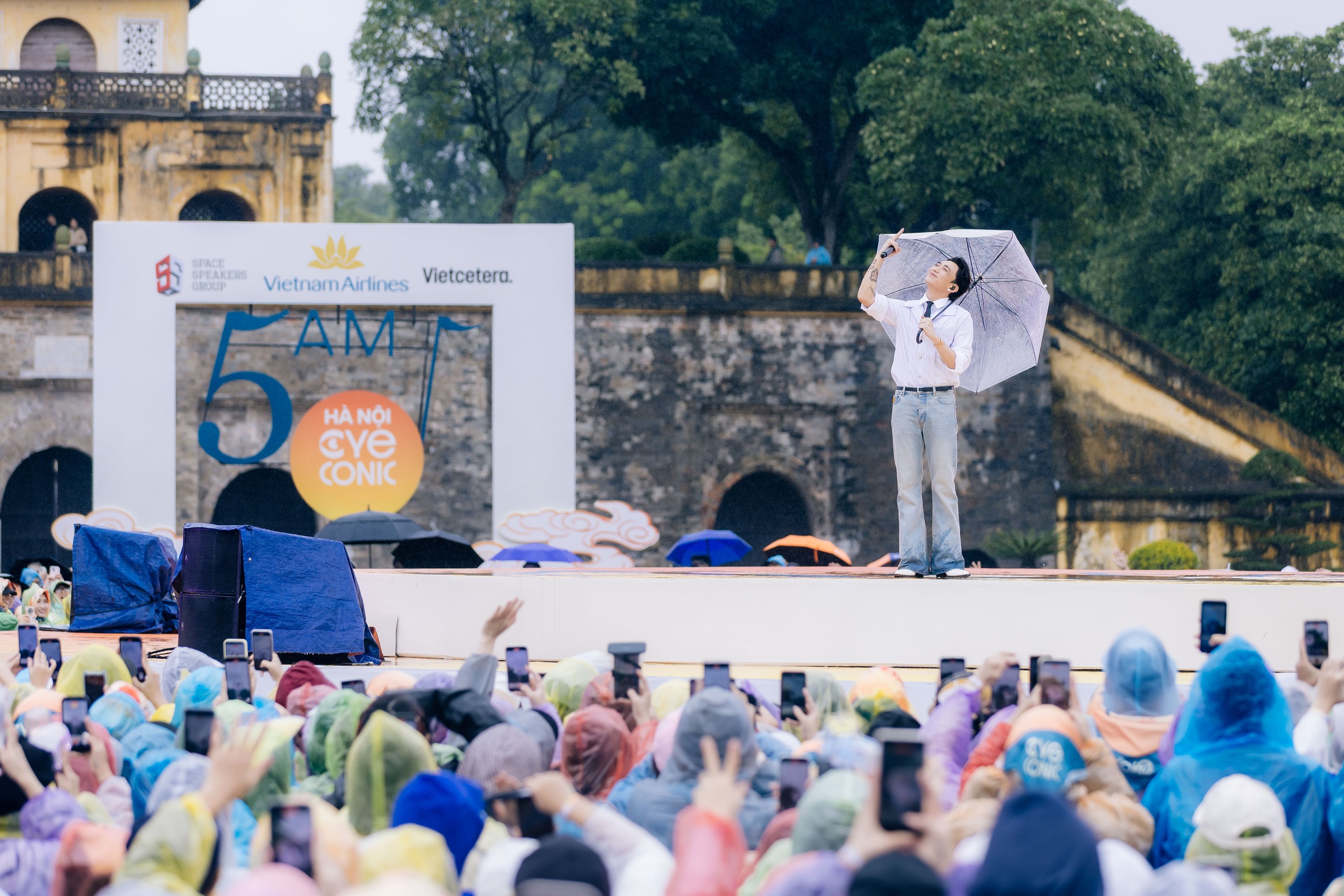 Hàng nghìn khán giả đón bình minh cùng 5AM Concert- Ảnh 4. Hàng nghìn khán giả đón bình minh cùng 5AM Concert- Ảnh 4.
