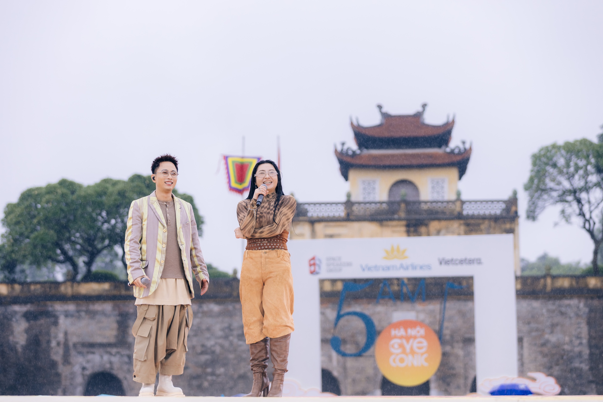 Hàng nghìn khán giả đón bình minh cùng 5AM Concert- Ảnh 6. Hàng nghìn khán giả đón bình minh cùng 5AM Concert- Ảnh 6.