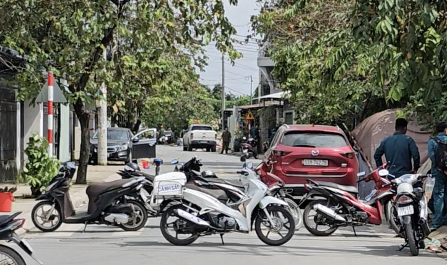 TP.HCM: Phát hiện thi thể cô gái trong cốp ô tô đậu ven đường- Ảnh 1.