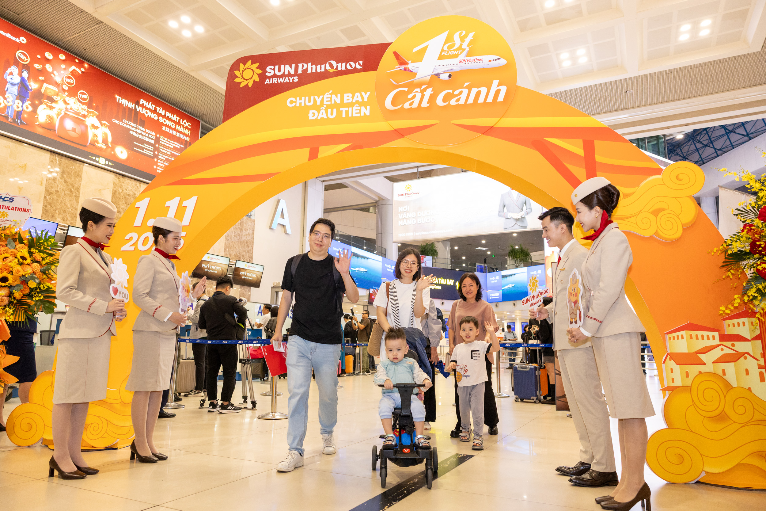 Chuyến bay đầu tiên của Sun PhuQuoc Airways chính thức cất cánh- Ảnh 1.