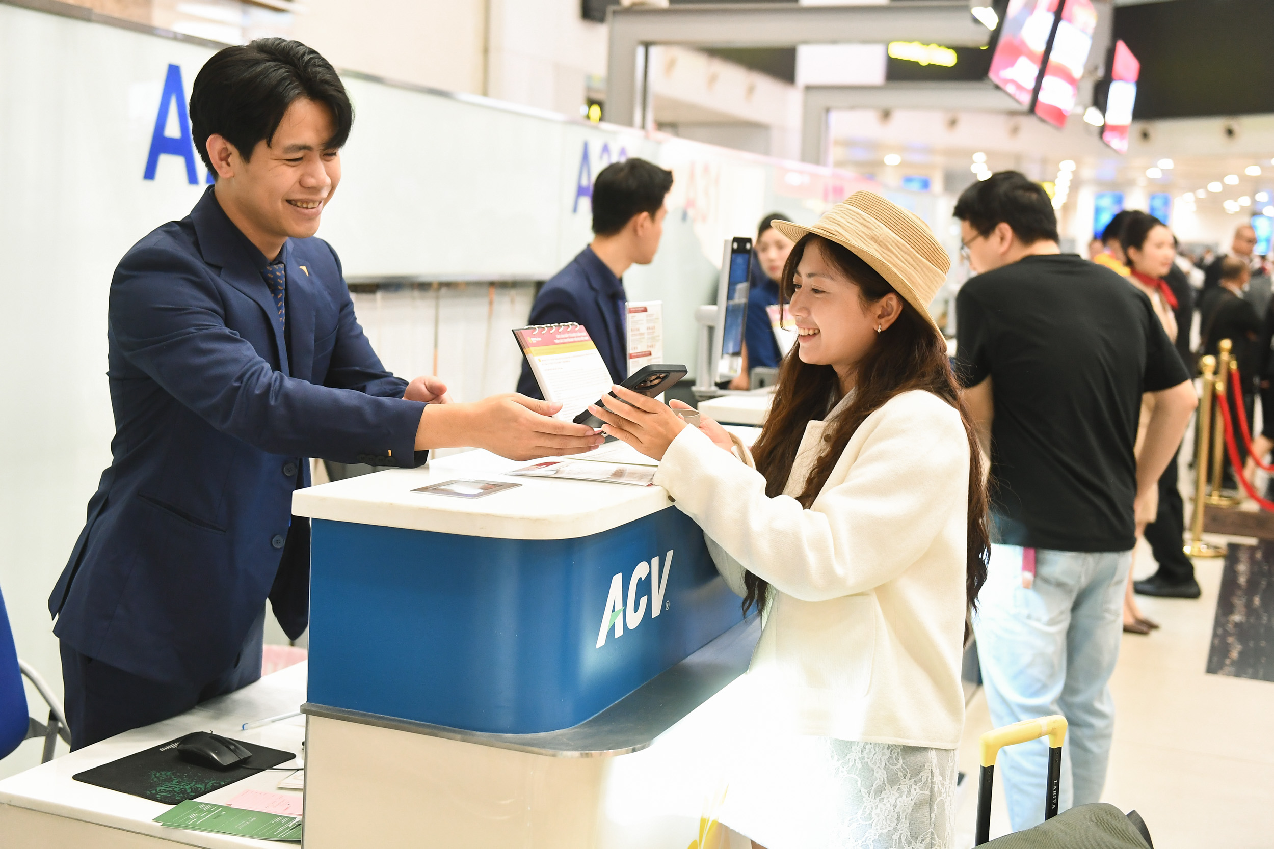 Chuyến bay đầu tiên của Sun PhuQuoc Airways chính thức cất cánh- Ảnh 3.