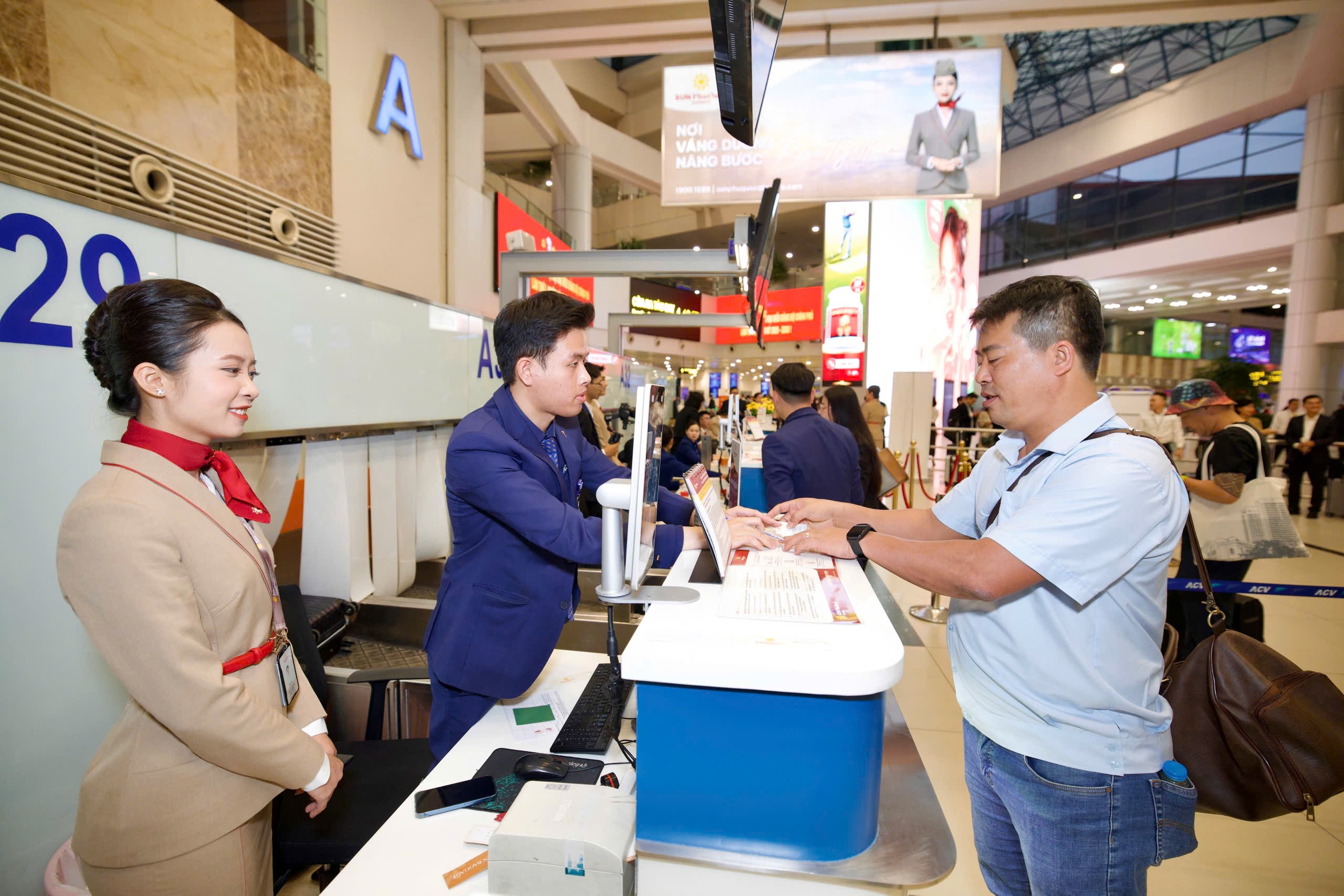 Chuyến bay đầu tiên của Sun PhuQuoc Airways chính thức cất cánh- Ảnh 2.