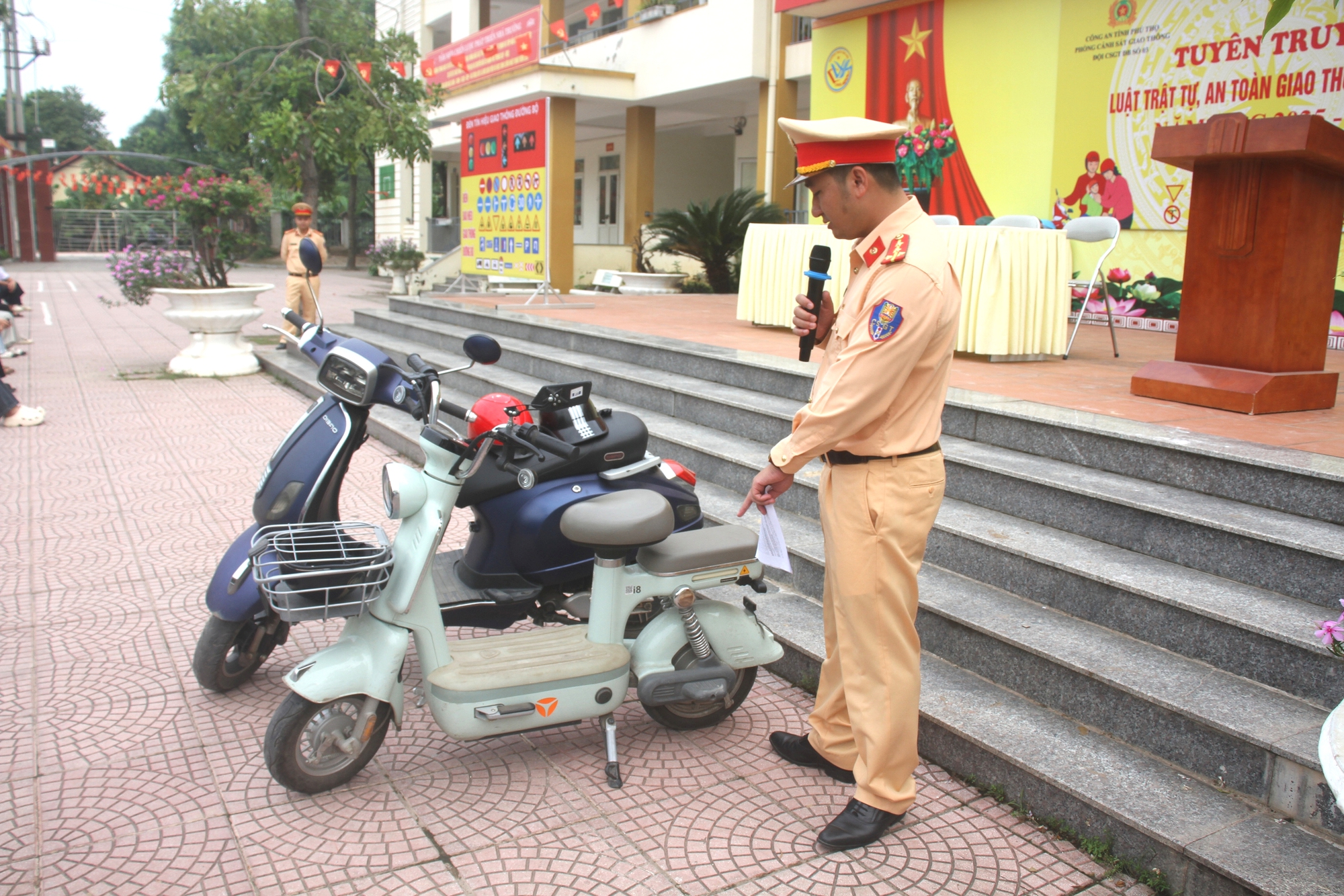 Phú Thọ: Trách nhiệm của phụ huynh trong chấp hành quy định về tuổi điều khiển phương tiện- Ảnh 4. Phú Thọ: Trách nhiệm của phụ huynh trong chấp hành quy định về tuổi điều khiển phương tiện- Ảnh 4.