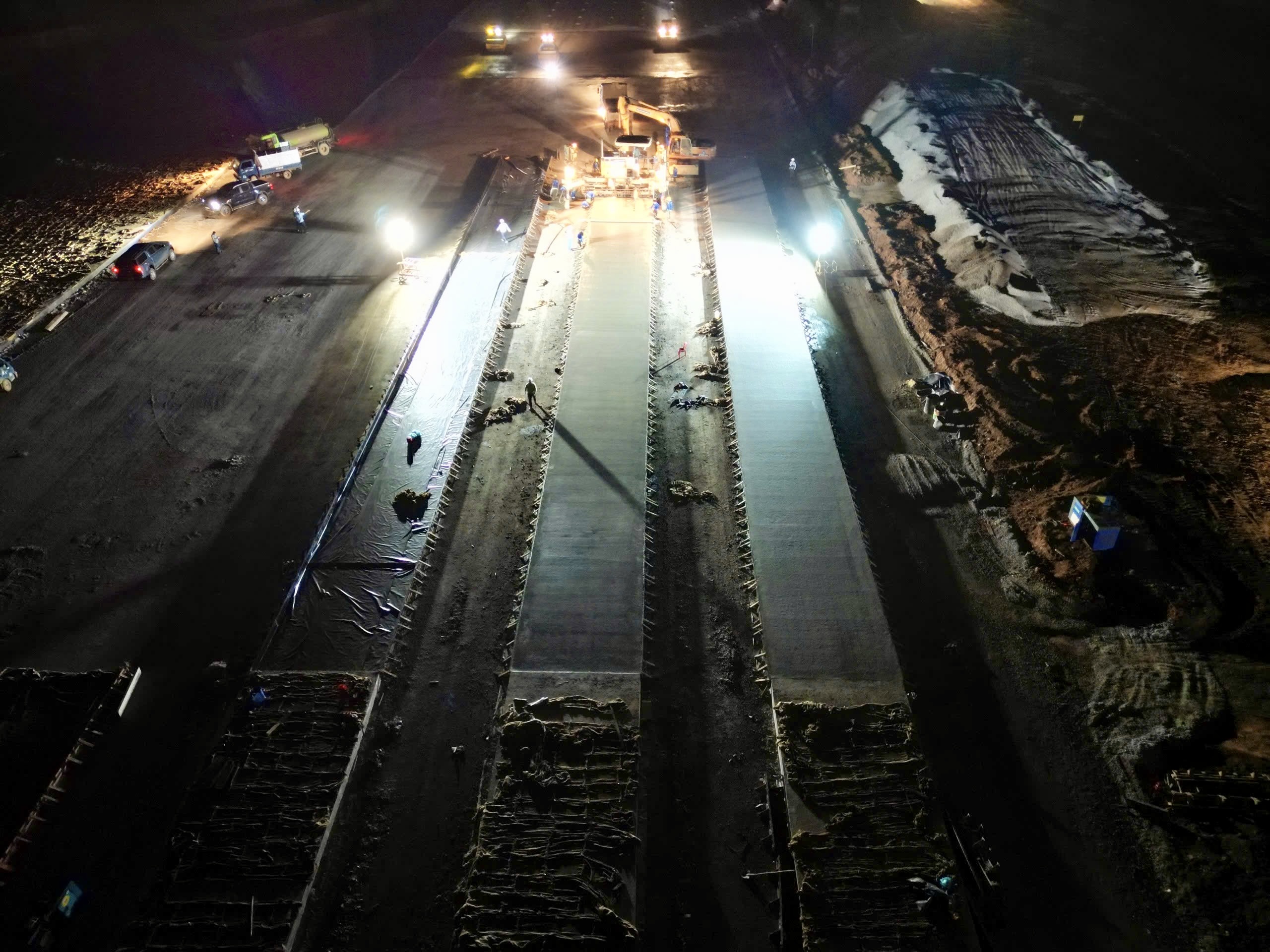 Bộ trưởng Trần Hồng Minh chỉ đạo "thi công sân bay Long Thành đến đâu, sạch đẹp đến đó"- Ảnh 22. Bộ trưởng Trần Hồng Minh chỉ đạo "thi công sân bay Long Thành đến đâu, sạch đẹp đến đó"- Ảnh 22.