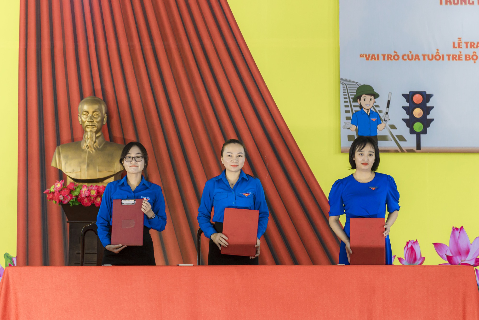 Tuổi trẻ Bộ Xây dựng lan tỏa văn hóa giao thông, bảo đảm an toàn đường sắt- Ảnh 2. Tuổi trẻ Bộ Xây dựng lan tỏa văn hóa giao thông, bảo đảm an toàn đường sắt- Ảnh 2.