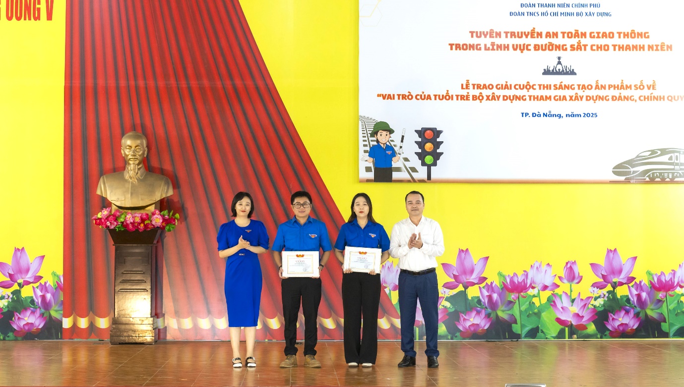 Tuổi trẻ Bộ Xây dựng lan tỏa văn hóa giao thông, bảo đảm an toàn đường sắt- Ảnh 4. Tuổi trẻ Bộ Xây dựng lan tỏa văn hóa giao thông, bảo đảm an toàn đường sắt- Ảnh 4.