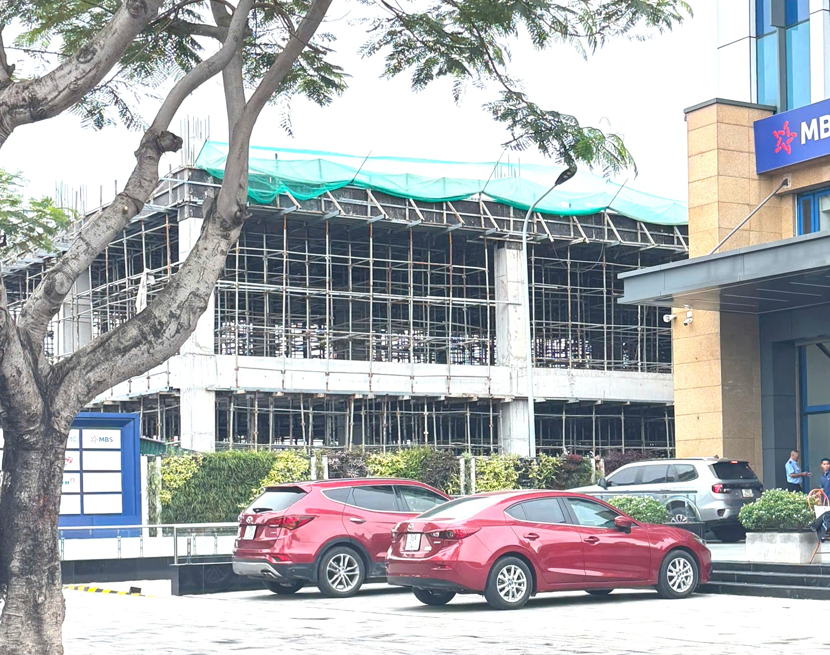 Sập giàn giáo tại Hải Phòng, 2 người chết, 1 người bị thương- Ảnh 2. Sập giàn giáo tại Hải Phòng, 2 người chết, 1 người bị thương- Ảnh 2.