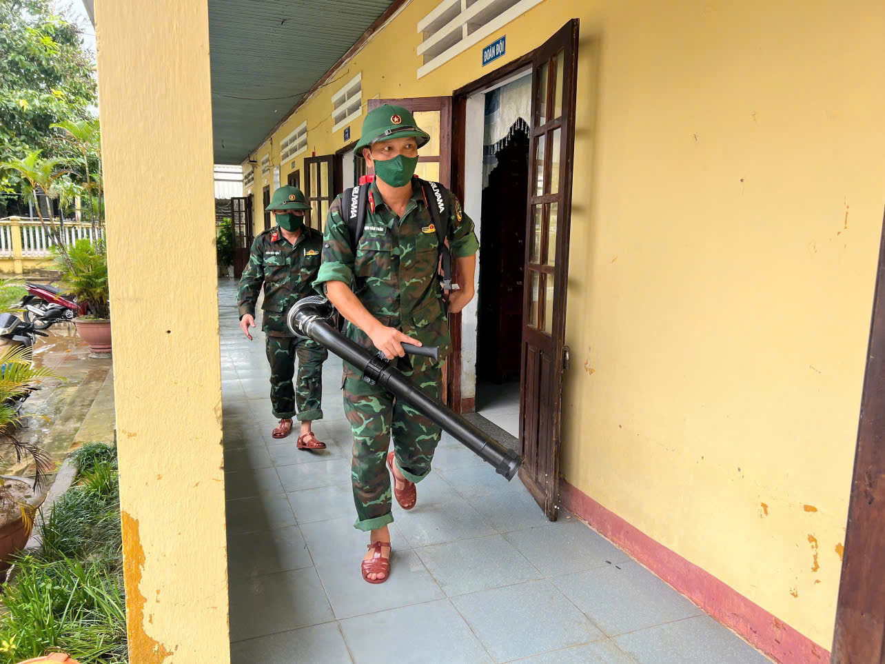 Đà Nẵng chi 200 tỷ đồng hỗ trợ người dân, khắc phục công trình hạ tầng sau mưa lũ- Ảnh 2. Đà Nẵng chi 200 tỷ đồng hỗ trợ người dân, khắc phục công trình hạ tầng sau mưa lũ- Ảnh 2.