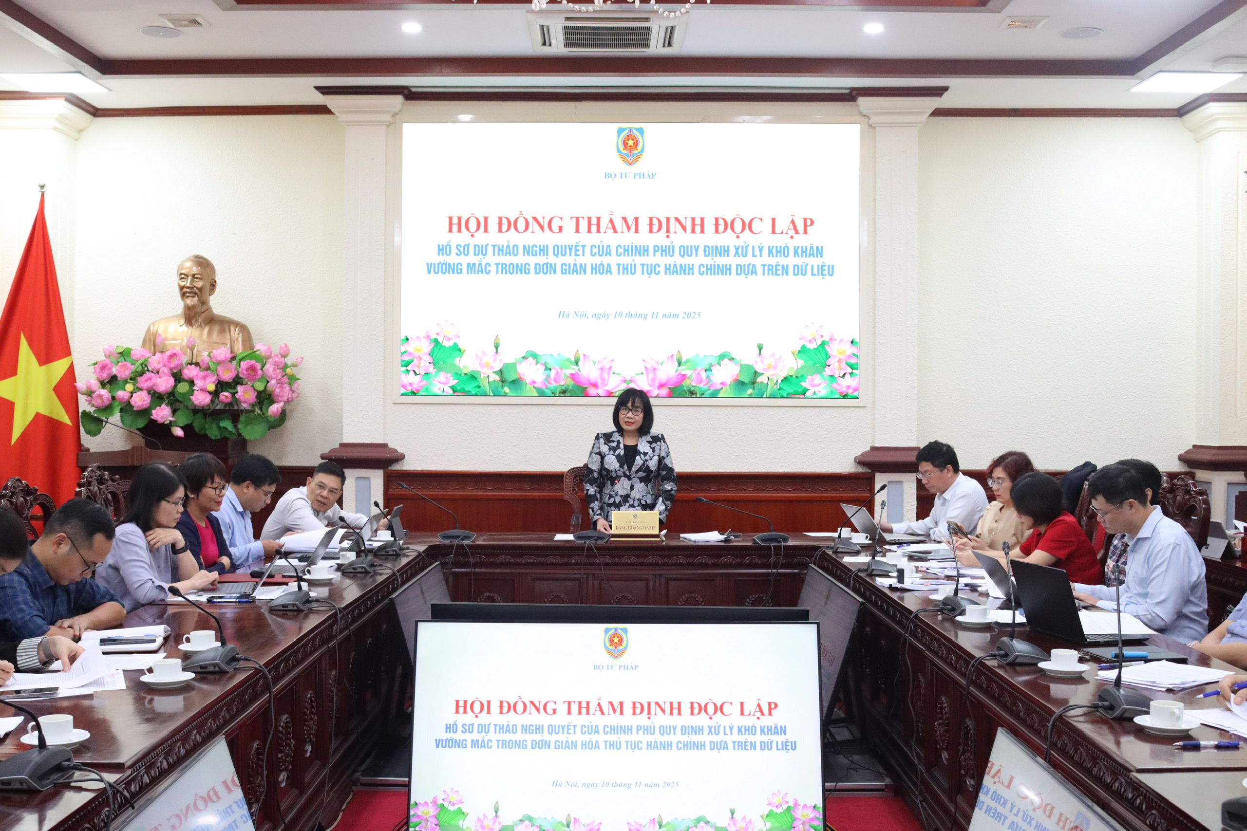 Cán bộ vẫn e dè dùng cơ sở dữ liệu giải quyết thủ tục, yêu cầu người dân nộp hồ sơ giấy- Ảnh 1.