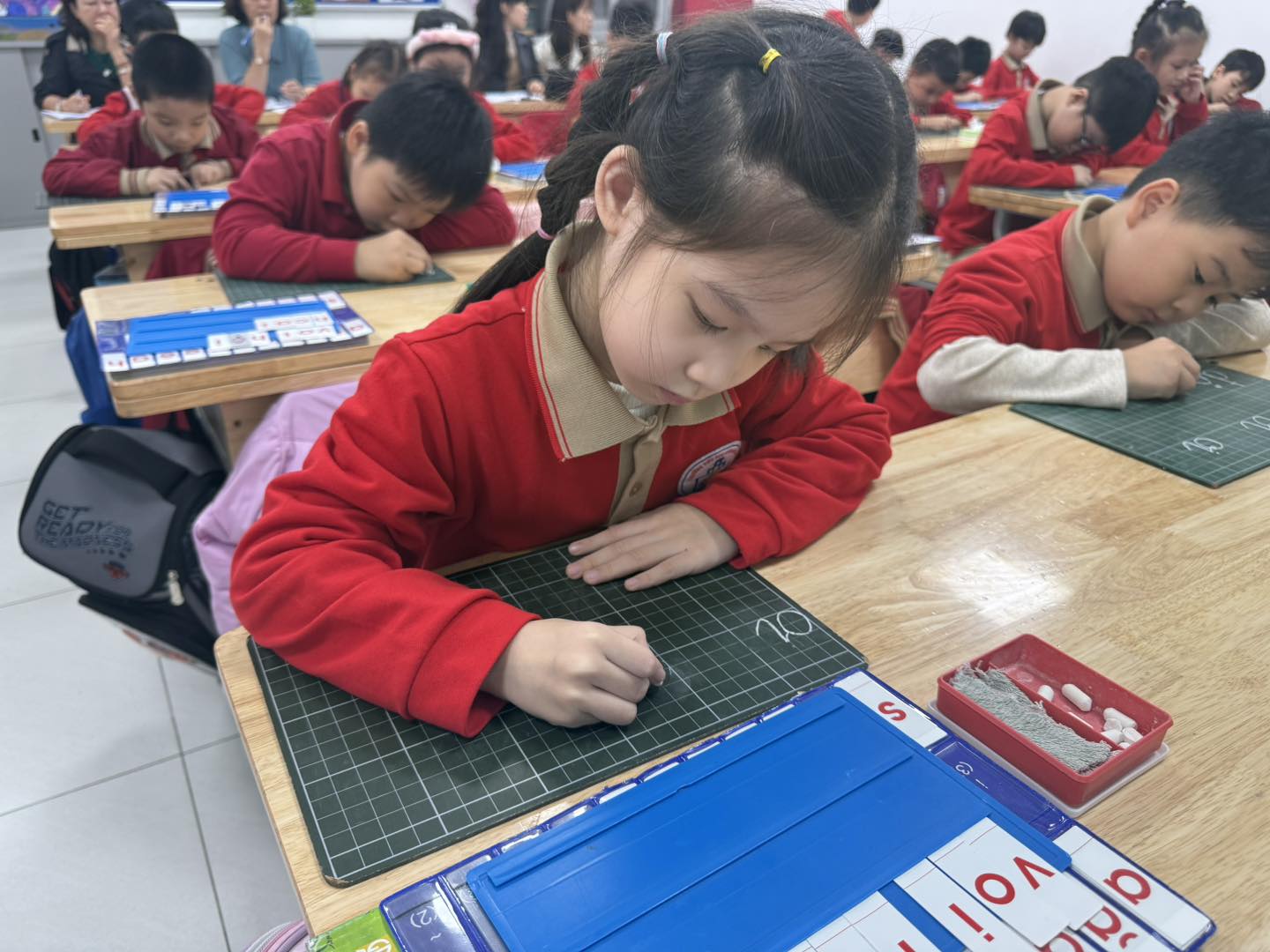 Dạy tiếng Anh từ lớp 1: Kỳ vọng cao, thách thức lớn- Ảnh 2.