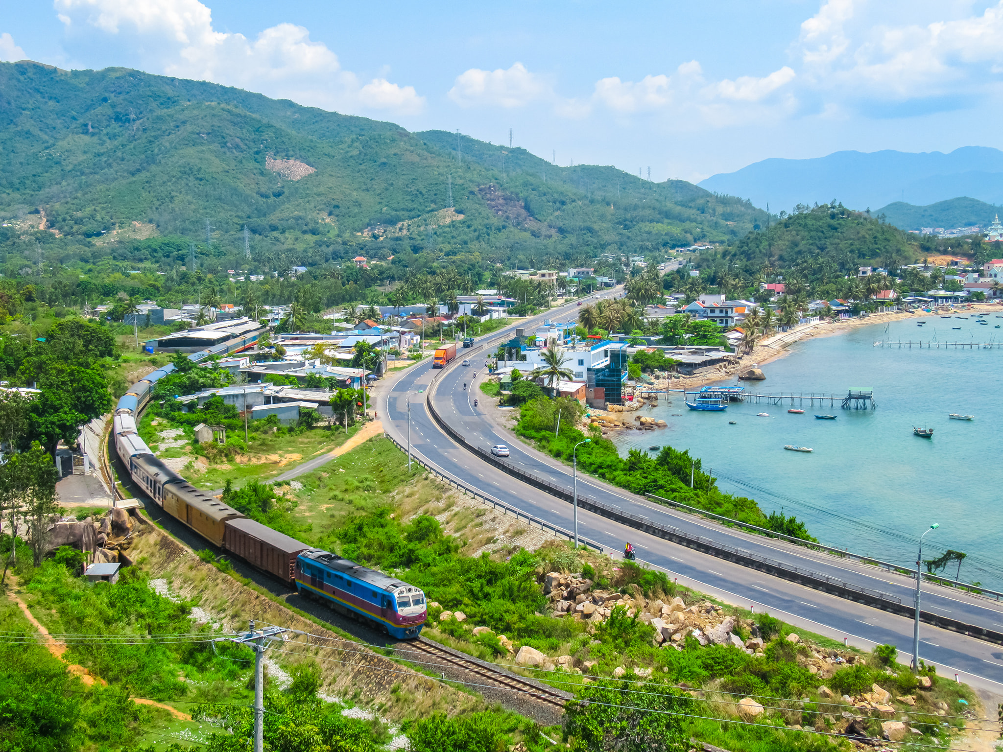 Hoàn thiện hành lang pháp lý, tạo động lực mới phát triển đường sắt- Ảnh 1.