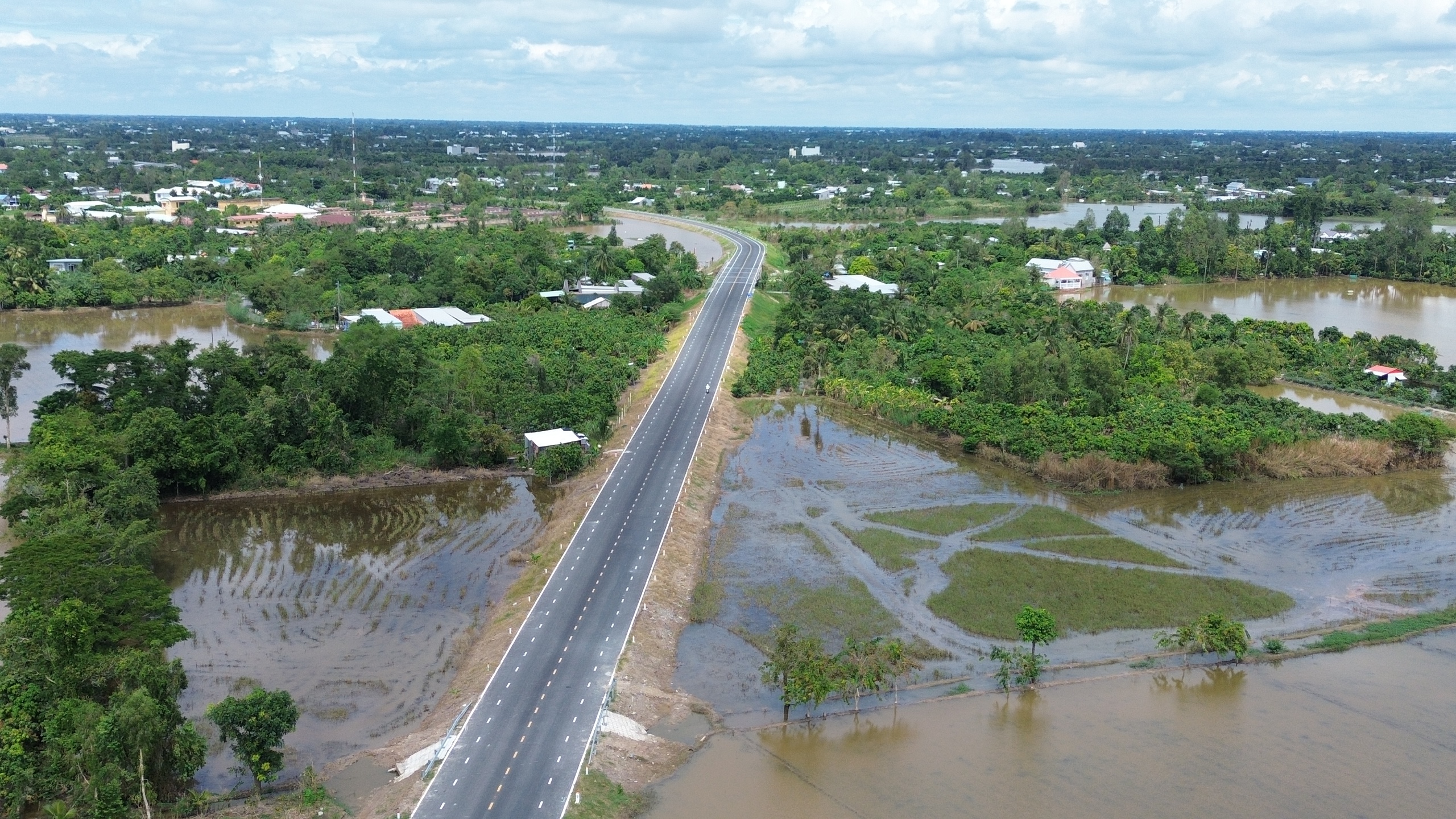 Sắp đến ngày thông xe, tuyến tránh Cao Lãnh hiện thi công ra sao?- Ảnh 3. Sắp đến ngày thông xe, tuyến tránh Cao Lãnh hiện thi công ra sao?- Ảnh 3.
