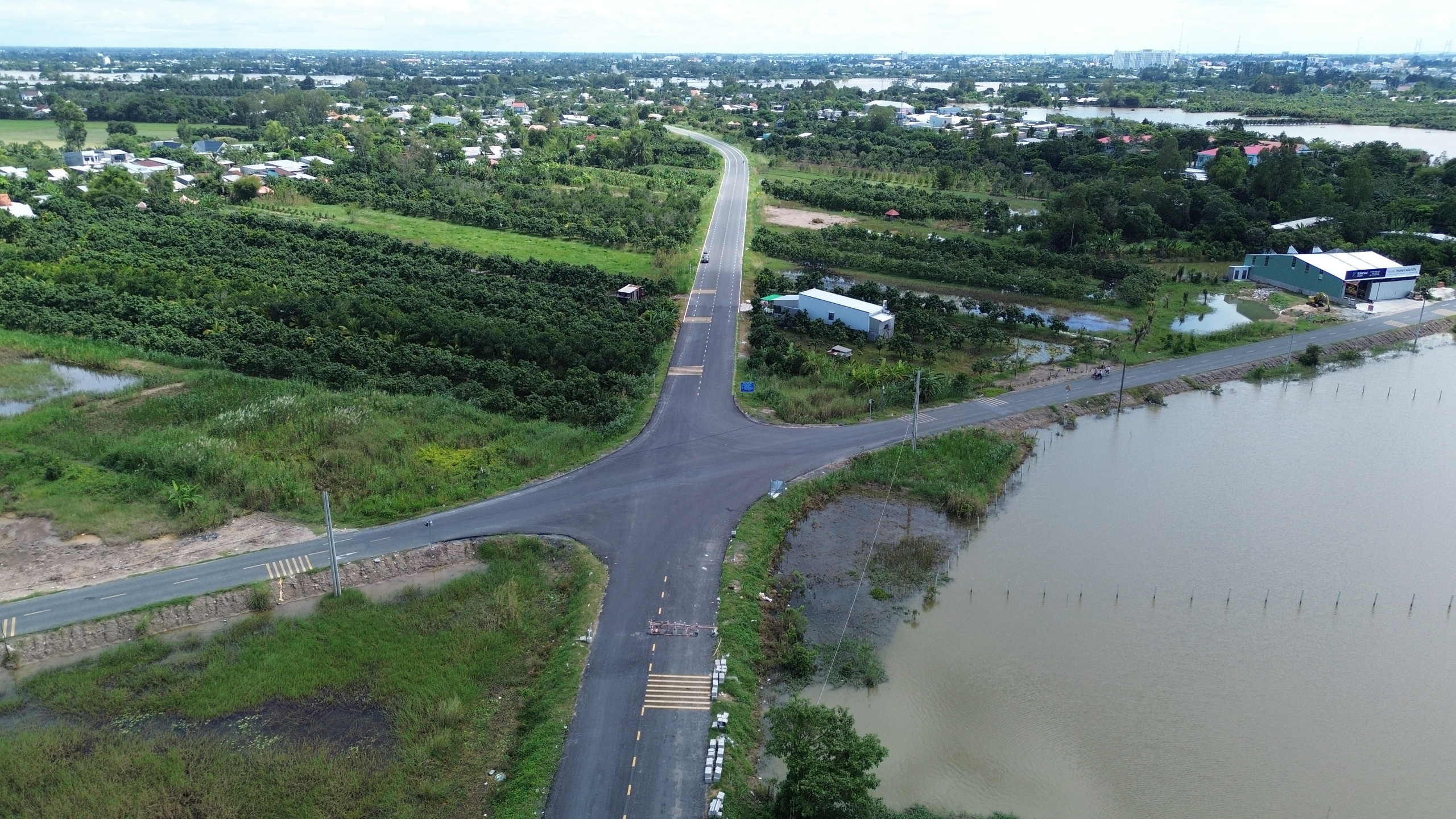 Sắp đến ngày thông xe, tuyến tránh Cao Lãnh hiện thi công ra sao?- Ảnh 8. Sắp đến ngày thông xe, tuyến tránh Cao Lãnh hiện thi công ra sao?- Ảnh 8.