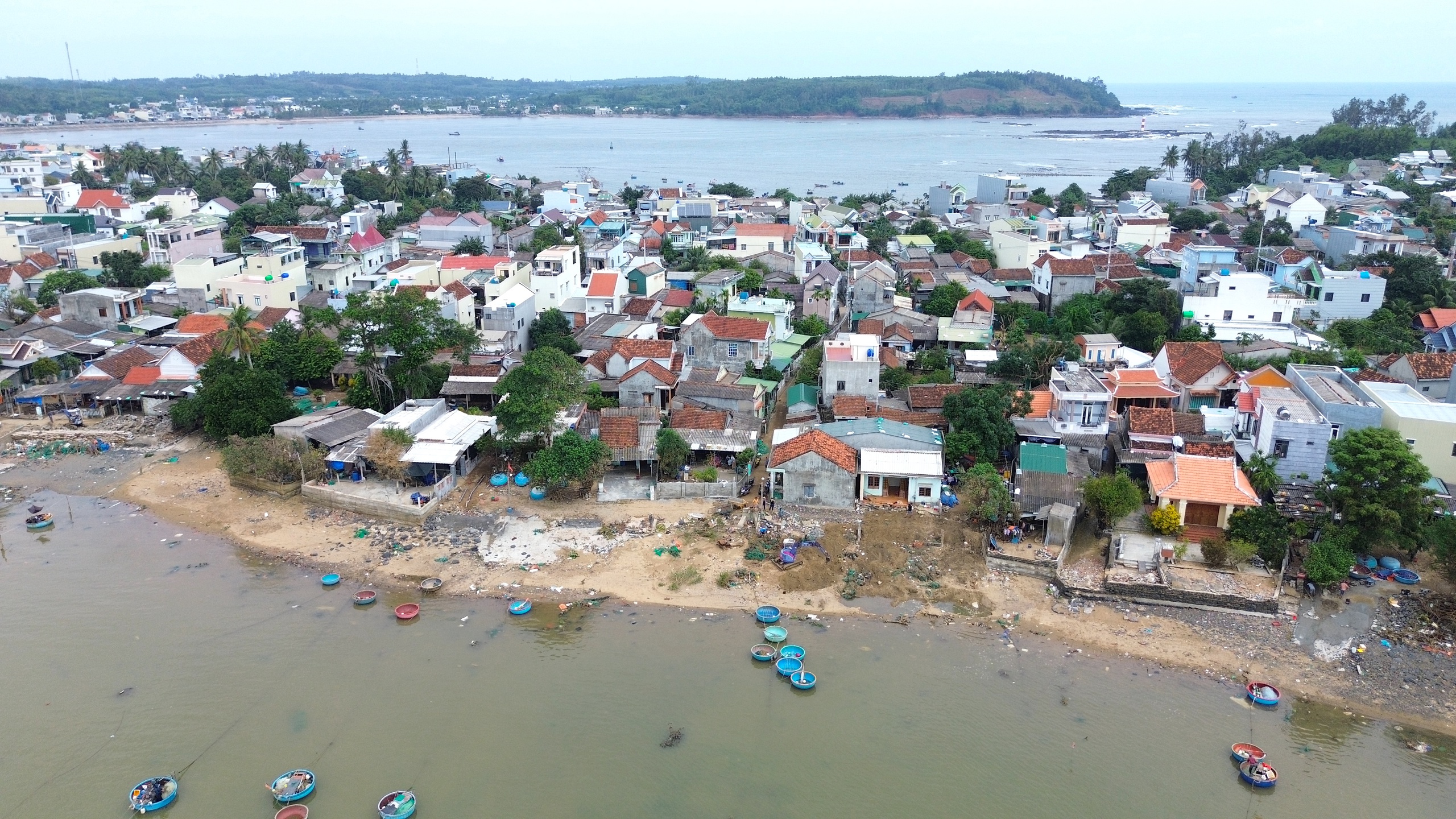 Kè biển giúp người dân Quảng Ngãi chống chọi với những con sóng dữ- Ảnh 15.