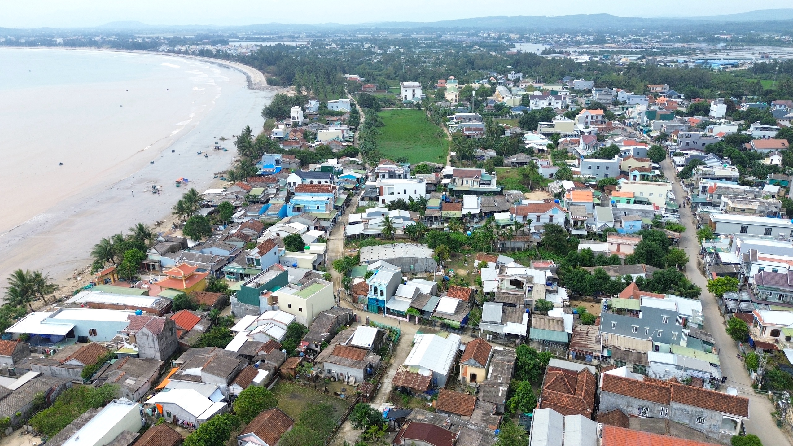 Kè biển giúp người dân Quảng Ngãi chống chọi với những con sóng dữ- Ảnh 20.