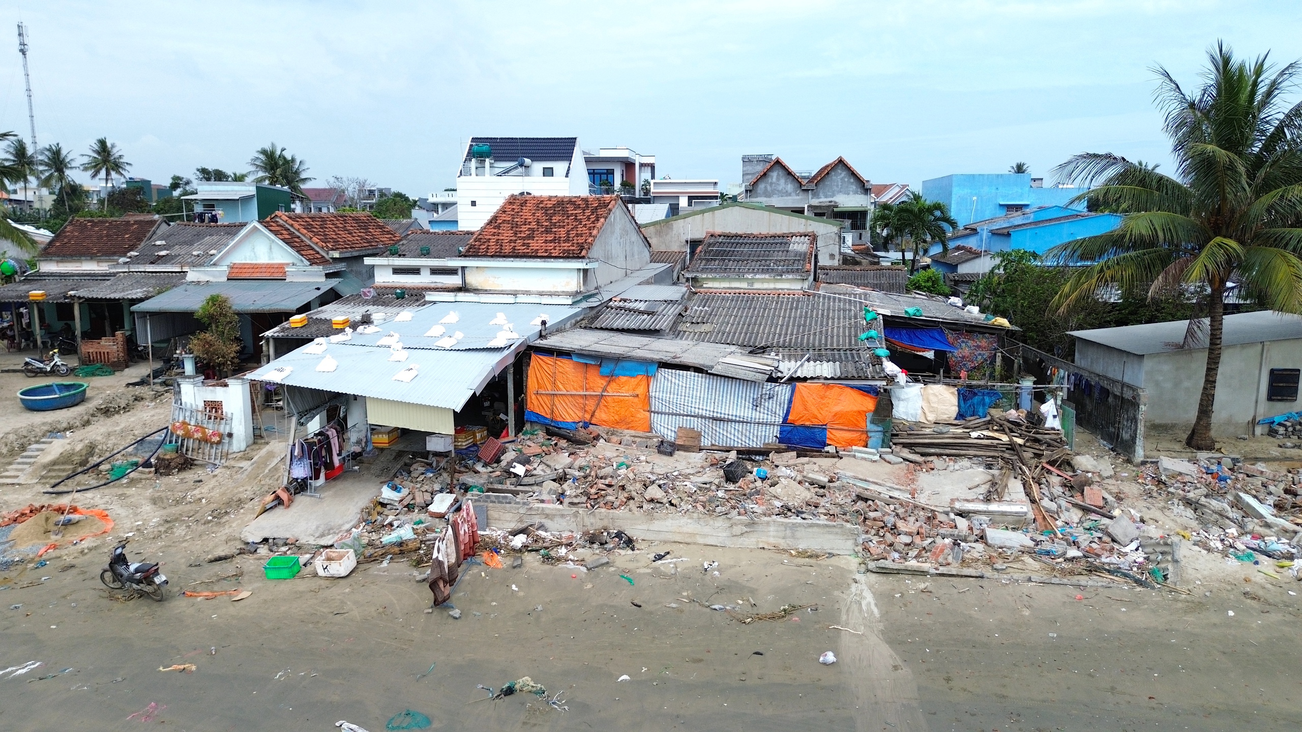 Kè biển giúp người dân Quảng Ngãi chống chọi với những con sóng dữ- Ảnh 2.