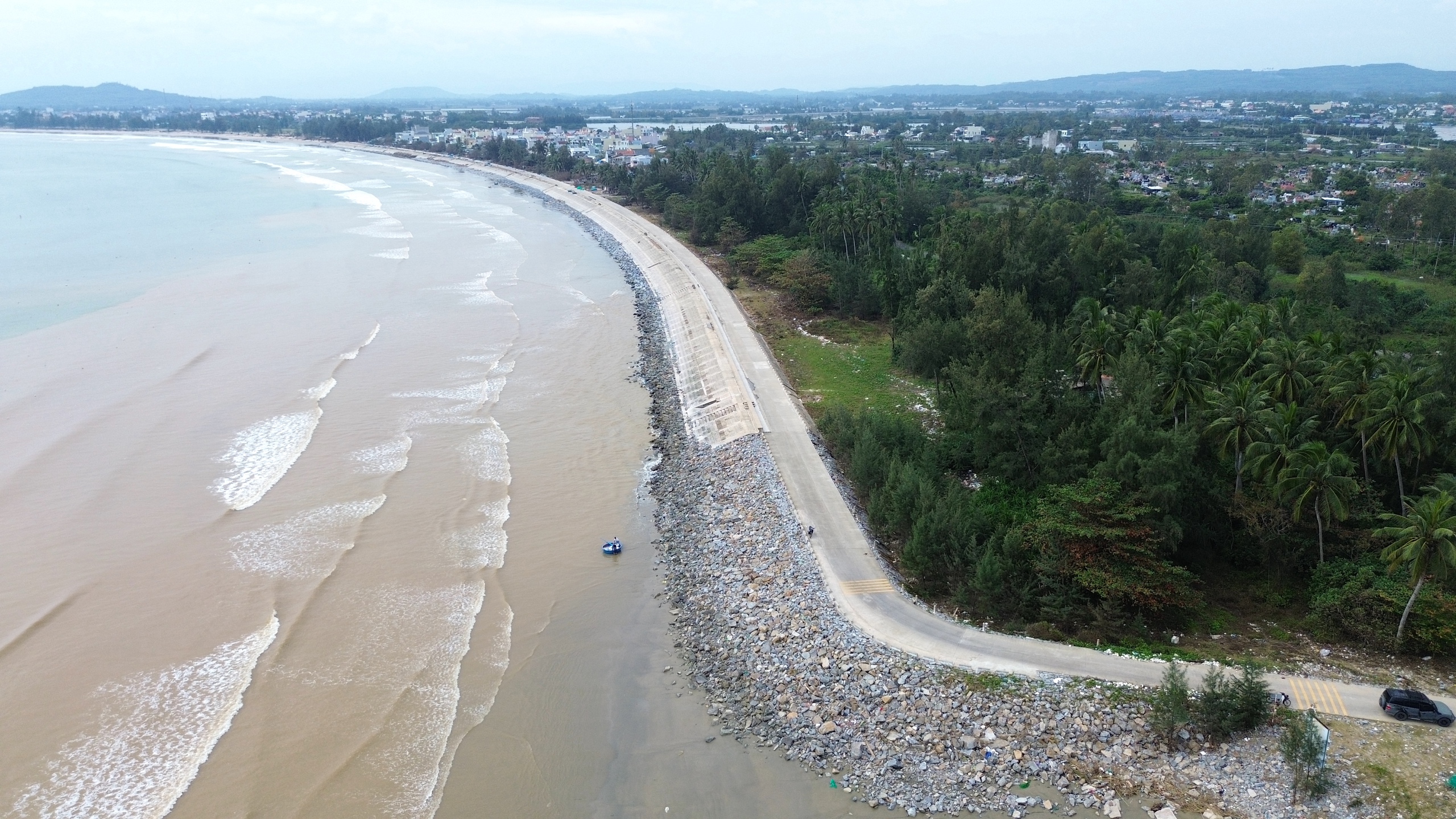 Kè biển giúp người dân Quảng Ngãi chống chọi với những con sóng dữ- Ảnh 13.