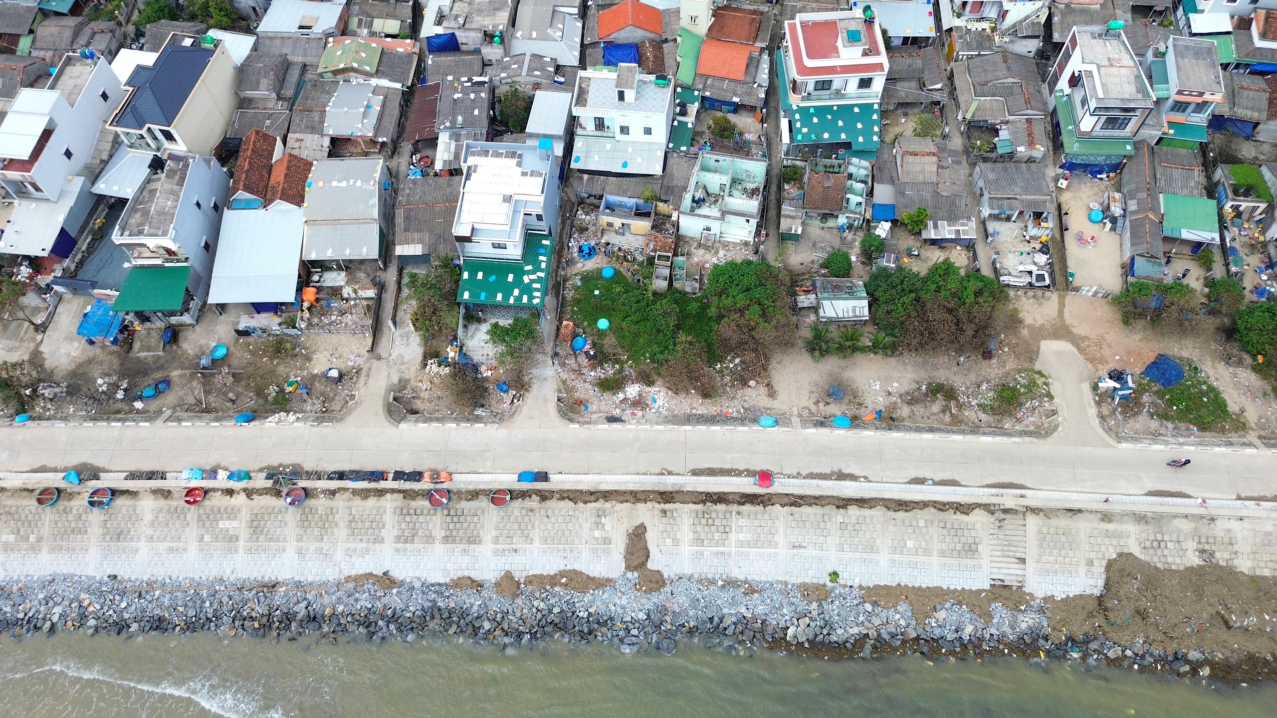 Kè biển giúp người dân Quảng Ngãi chống chọi với những con sóng dữ- Ảnh 12.