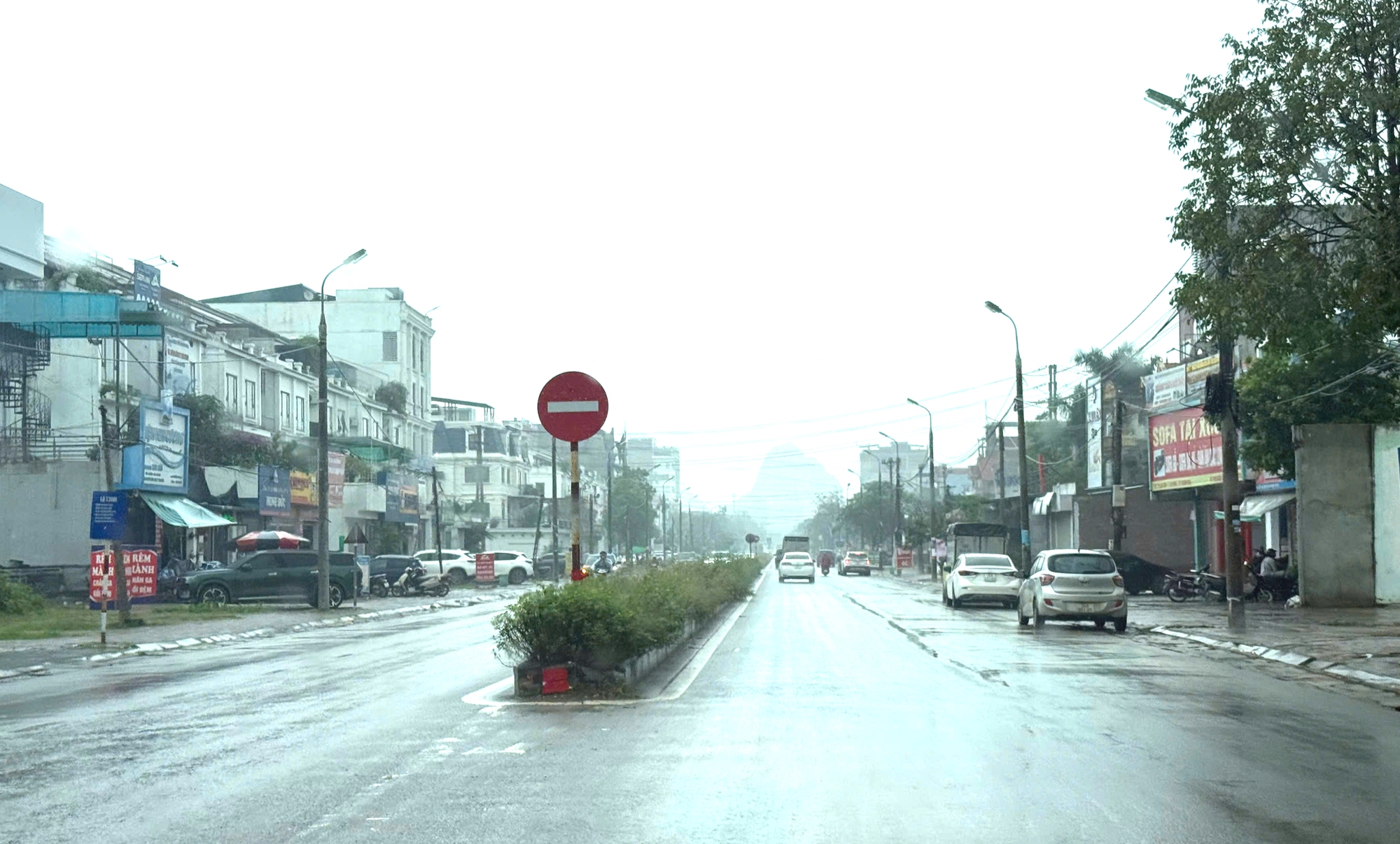 Dự án mở rộng đại lộ hơn 1.000 tỷ đồng ở Thanh Hoá bị chậm tiến độ- Ảnh 2. Dự án mở rộng đại lộ hơn 1.000 tỷ đồng ở Thanh Hoá bị chậm tiến độ- Ảnh 2.