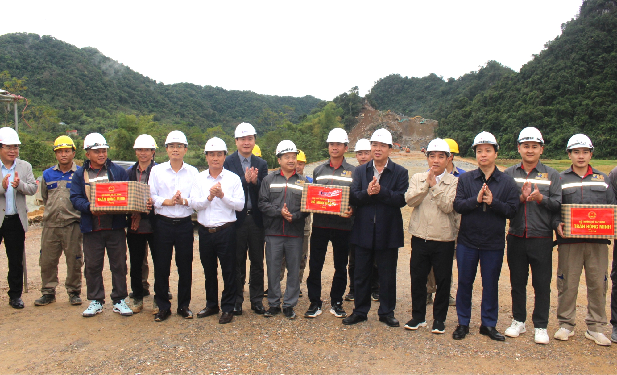 Khắc phục khó khăn, thông tuyến cao tốc tại Cao Bằng và Lạng Sơn đúng hẹn 19/12- Ảnh 2.