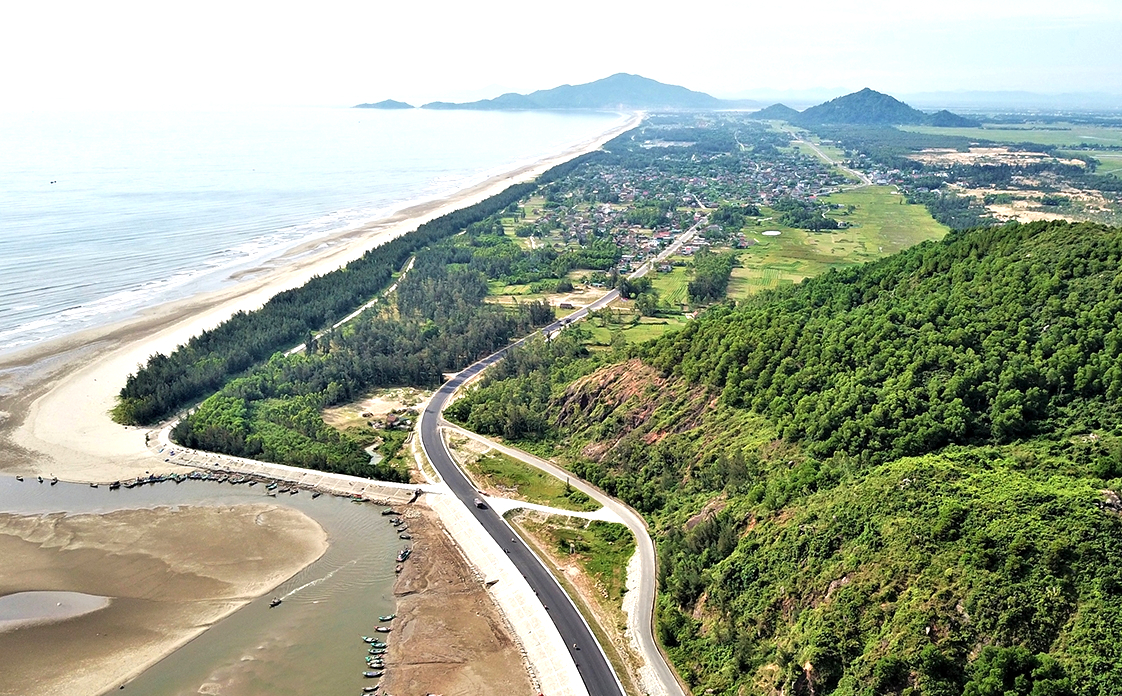 Hà Tĩnh: Cảnh báo những công trình ven biển thiếu sức chống chọi với bão- Ảnh 1.