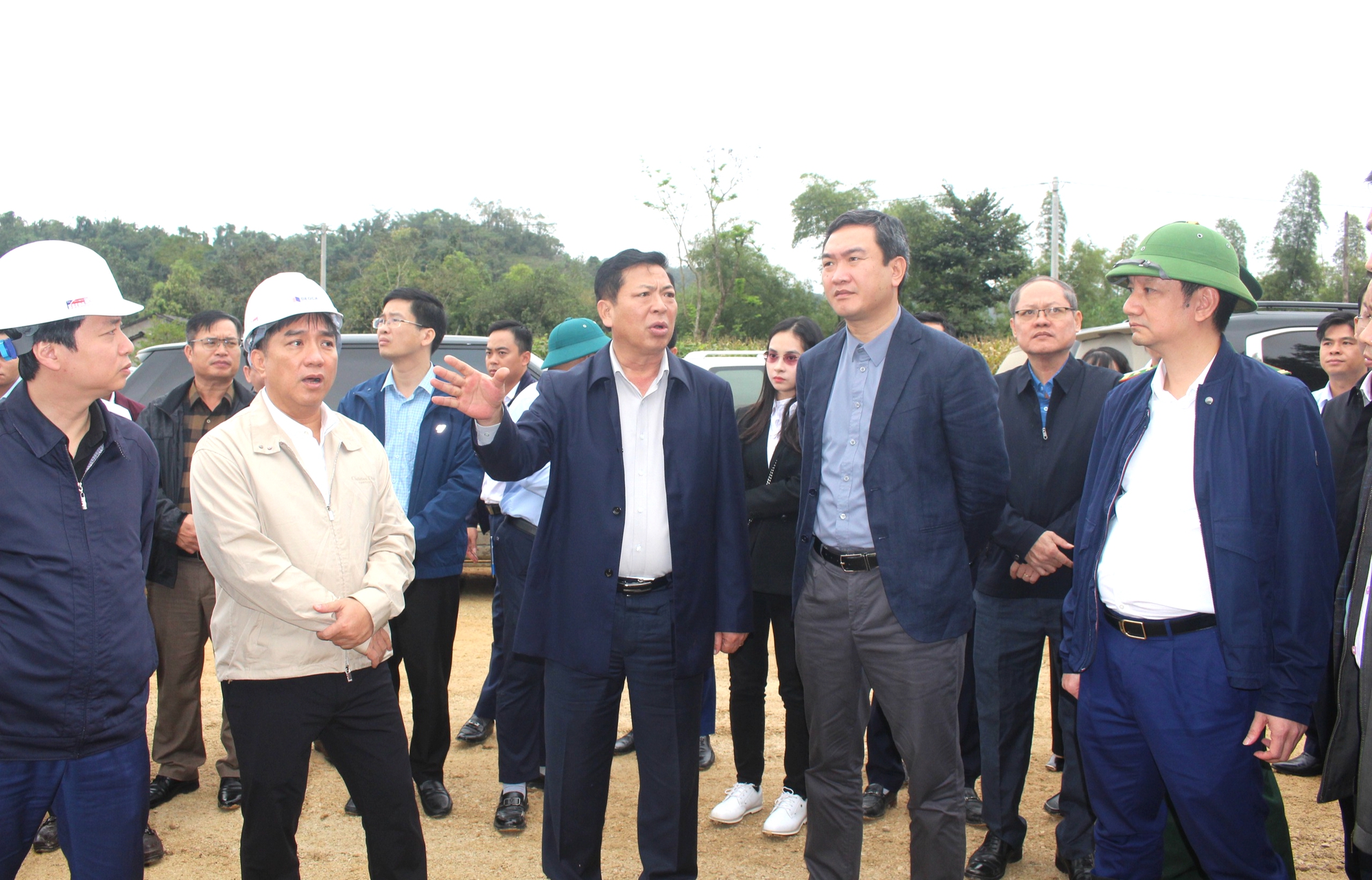 Khắc phục khó khăn, thông tuyến cao tốc tại Cao Bằng và Lạng Sơn đúng hẹn 19/12- Ảnh 3.