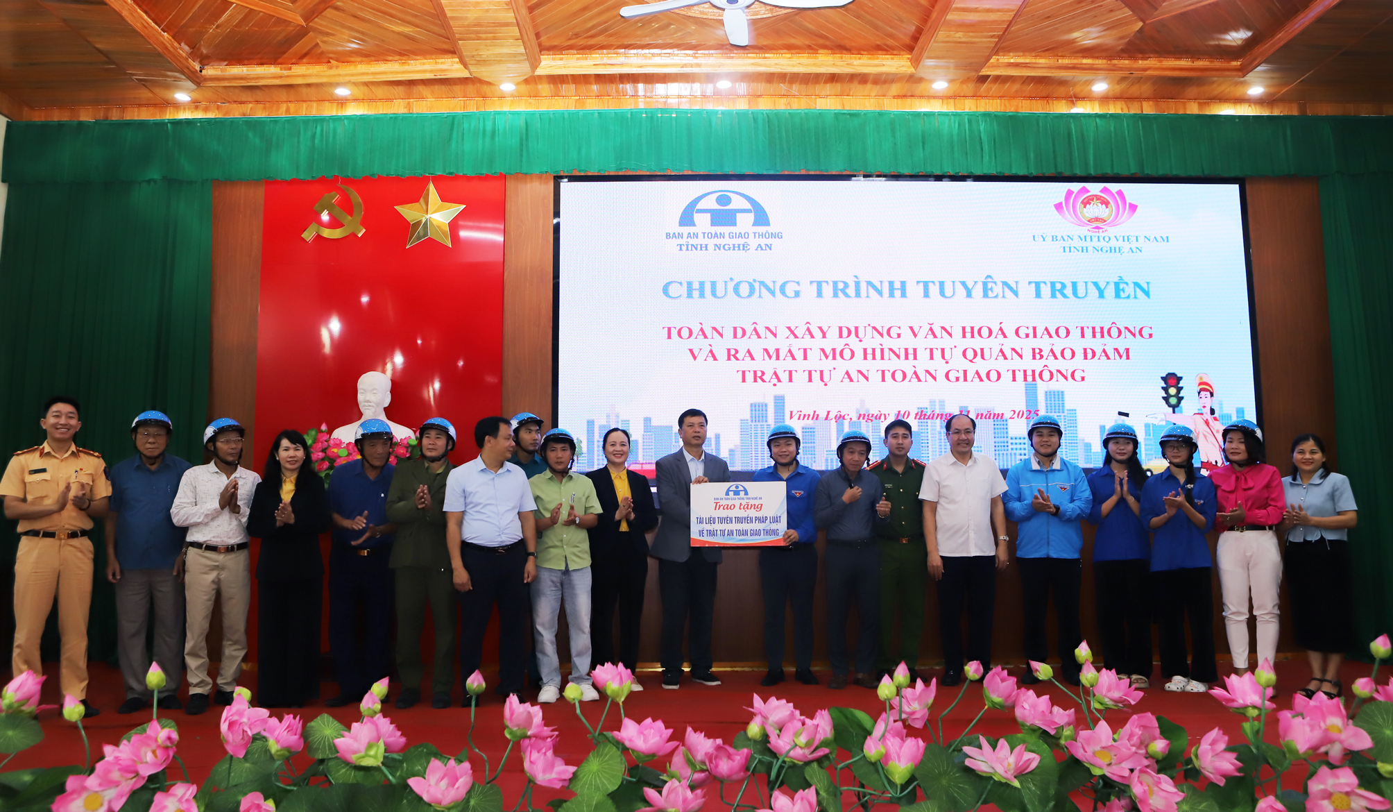 Nghệ An: Ra mắt mô hình tổ tự quản trật tự an toàn giao thông trong cộng đồng- Ảnh 1.