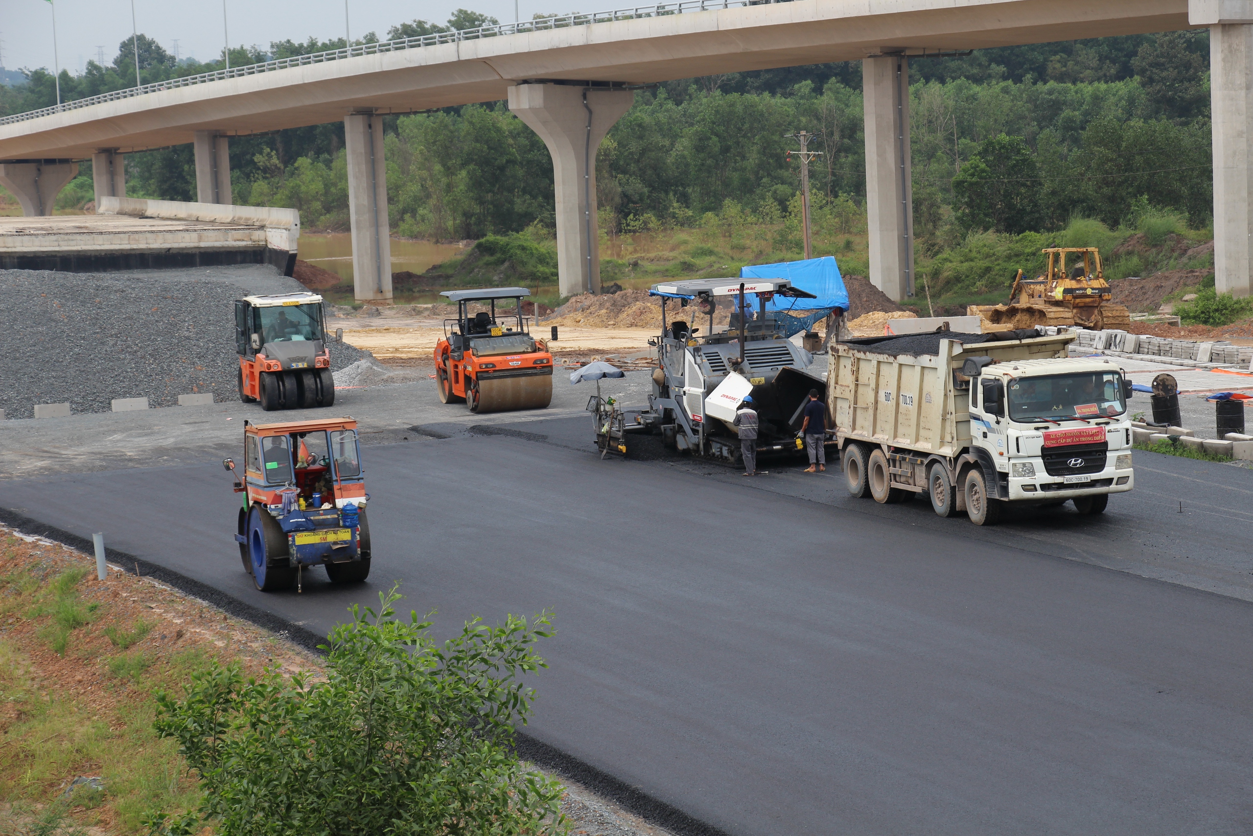 Đồng Nai: Dư vật liệu san lấp nhưng thiếu liên kết giữa mỏ và nhà thầu- Ảnh 2.