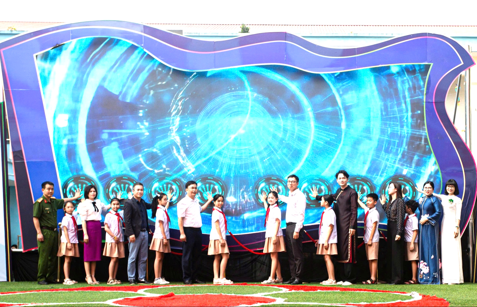 Phú Thọ: Nhà trường và gia đình đồng hành bảo vệ học sinh trên không gian mạng- Ảnh 1. Phú Thọ: Nhà trường và gia đình đồng hành bảo vệ học sinh trên không gian mạng- Ảnh 1.