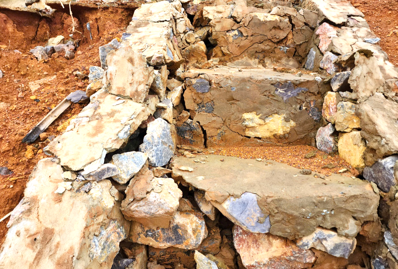 Ninh Bình: Tuyến đường Đông - Tây gần 2.000 tỷ đồng sạt lở ta luy, cần sớm khắc phục- Ảnh 3.