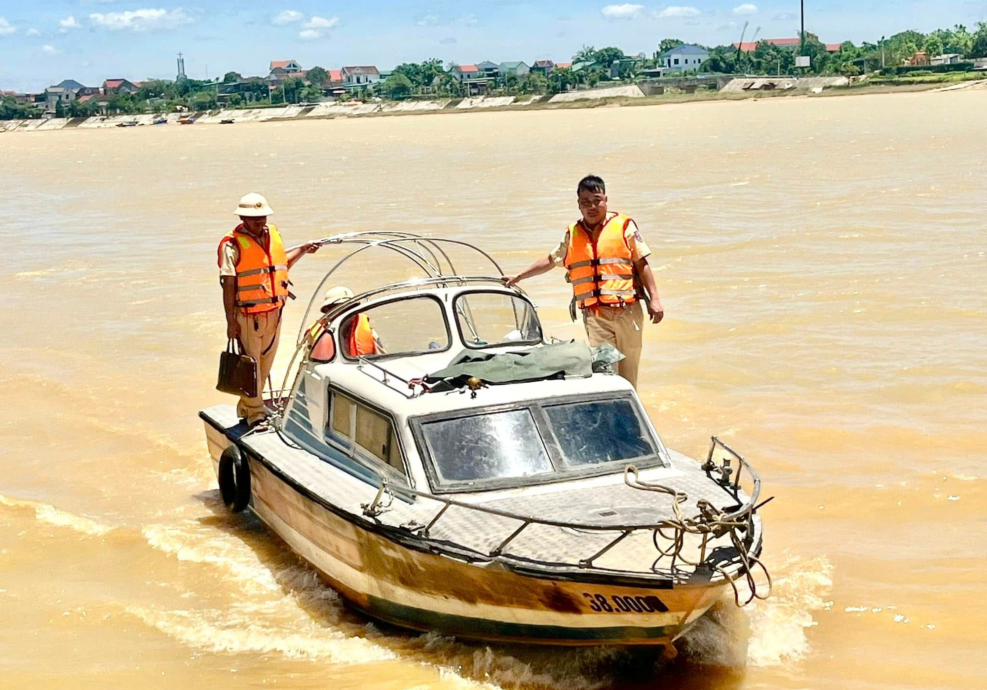 Hà Tĩnh: Bảo đảm giao thông đường thủy nội địa an toàn trong mùa mưa bão- Ảnh 1.