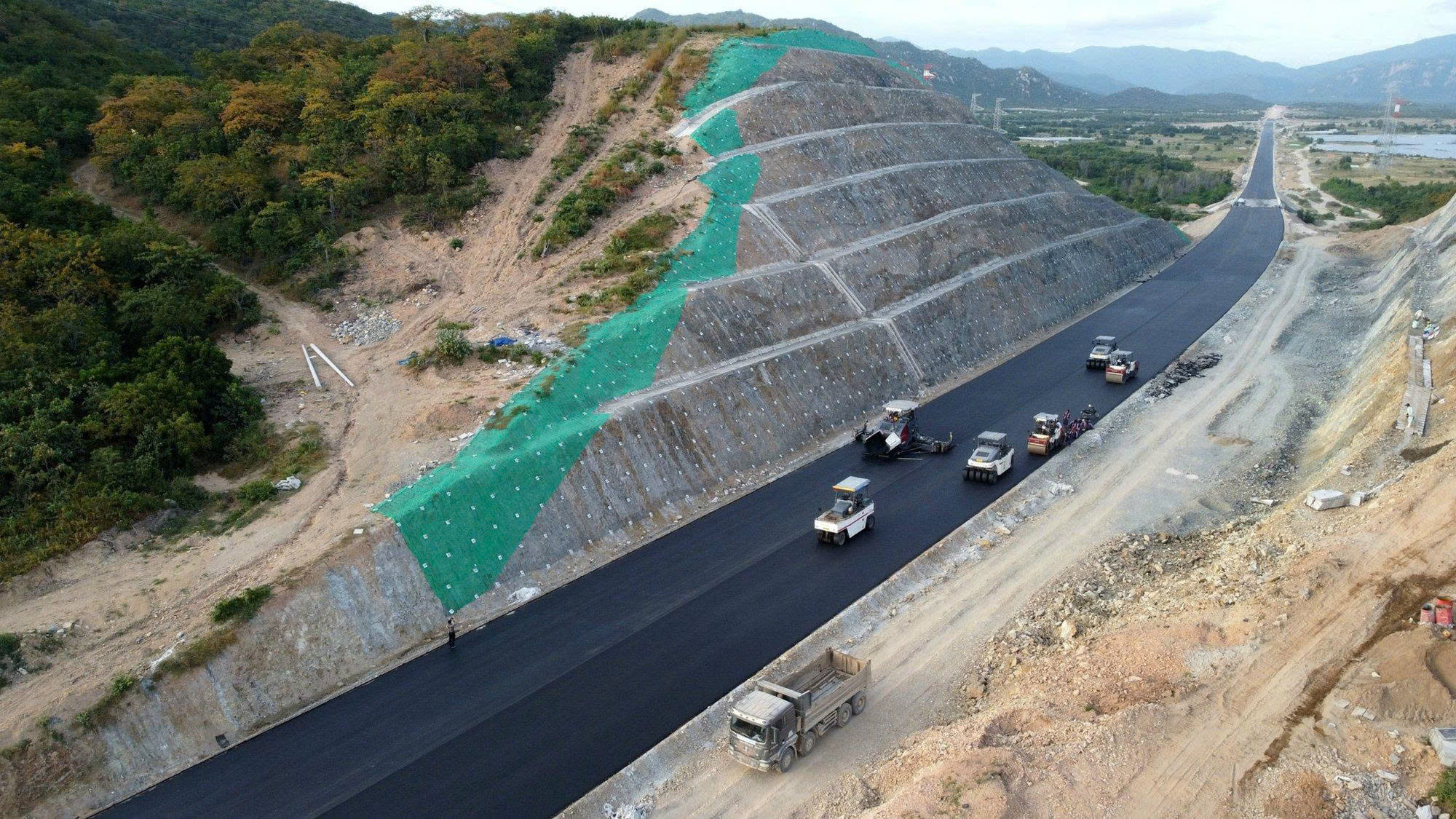 Đề xuất tăng hàng loạt mức phạt vi phạm hành chính trong hoạt động đường bộ- Ảnh 1. Đề xuất tăng hàng loạt mức phạt vi phạm hành chính trong hoạt động đường bộ- Ảnh 1.