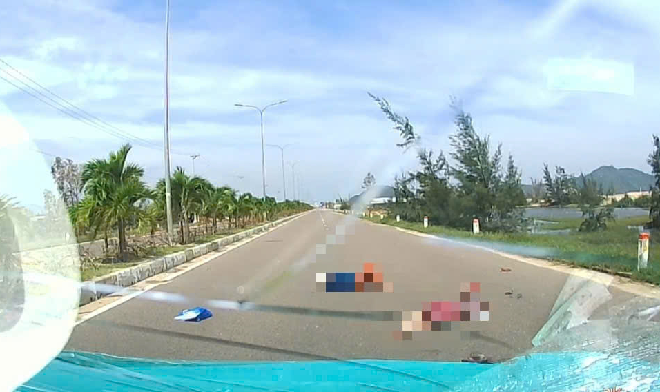 Gia Lai: Mẹ tử vong, con bị thương sau cú va chạm mạnh với xe taxi- Ảnh 1.