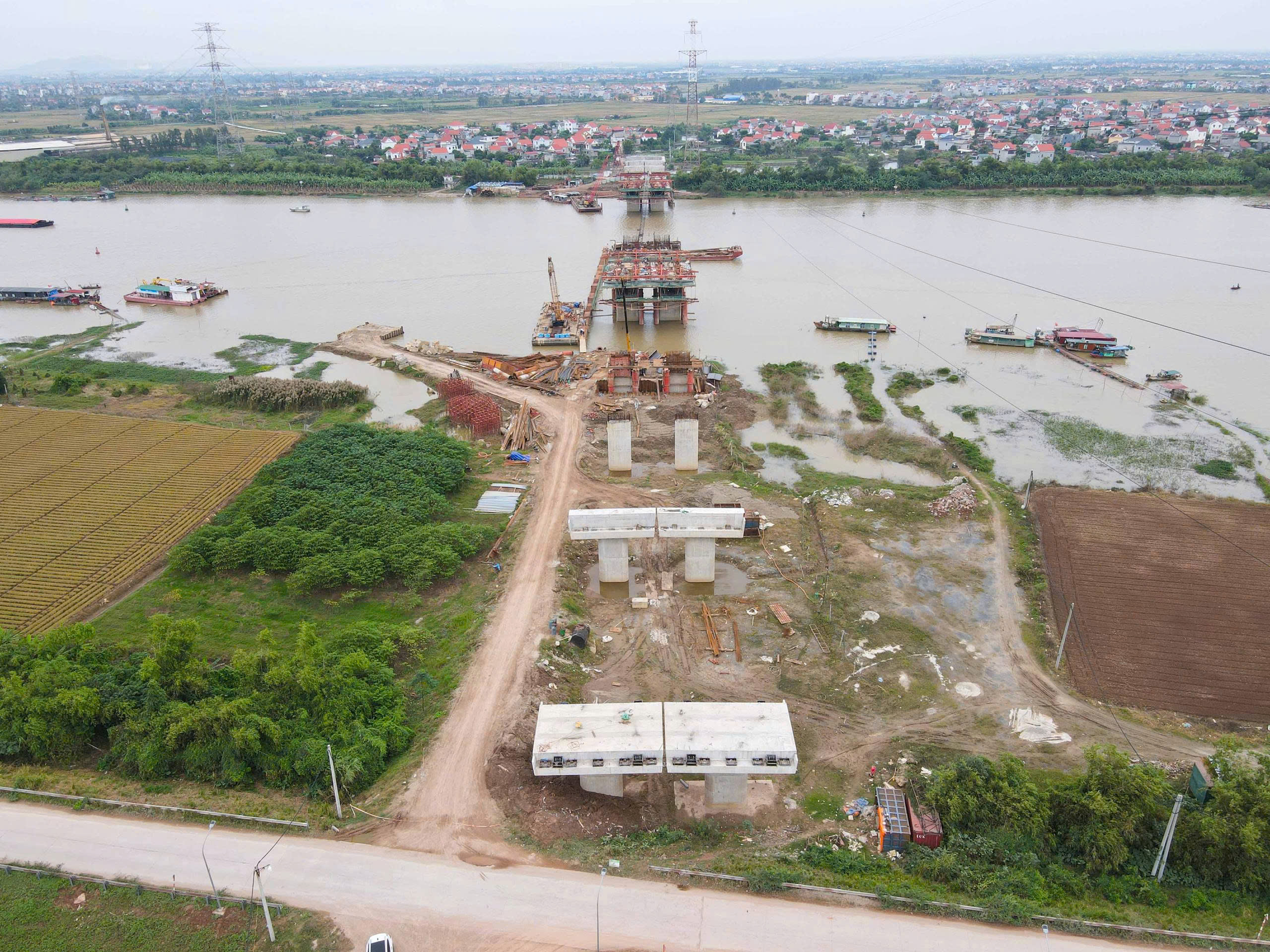 Sau chỉ đạo của Chủ tịch tỉnh Bắc Ninh, cầu gần 2.200 tỷ đồng thi công ra sao?- Ảnh 1.