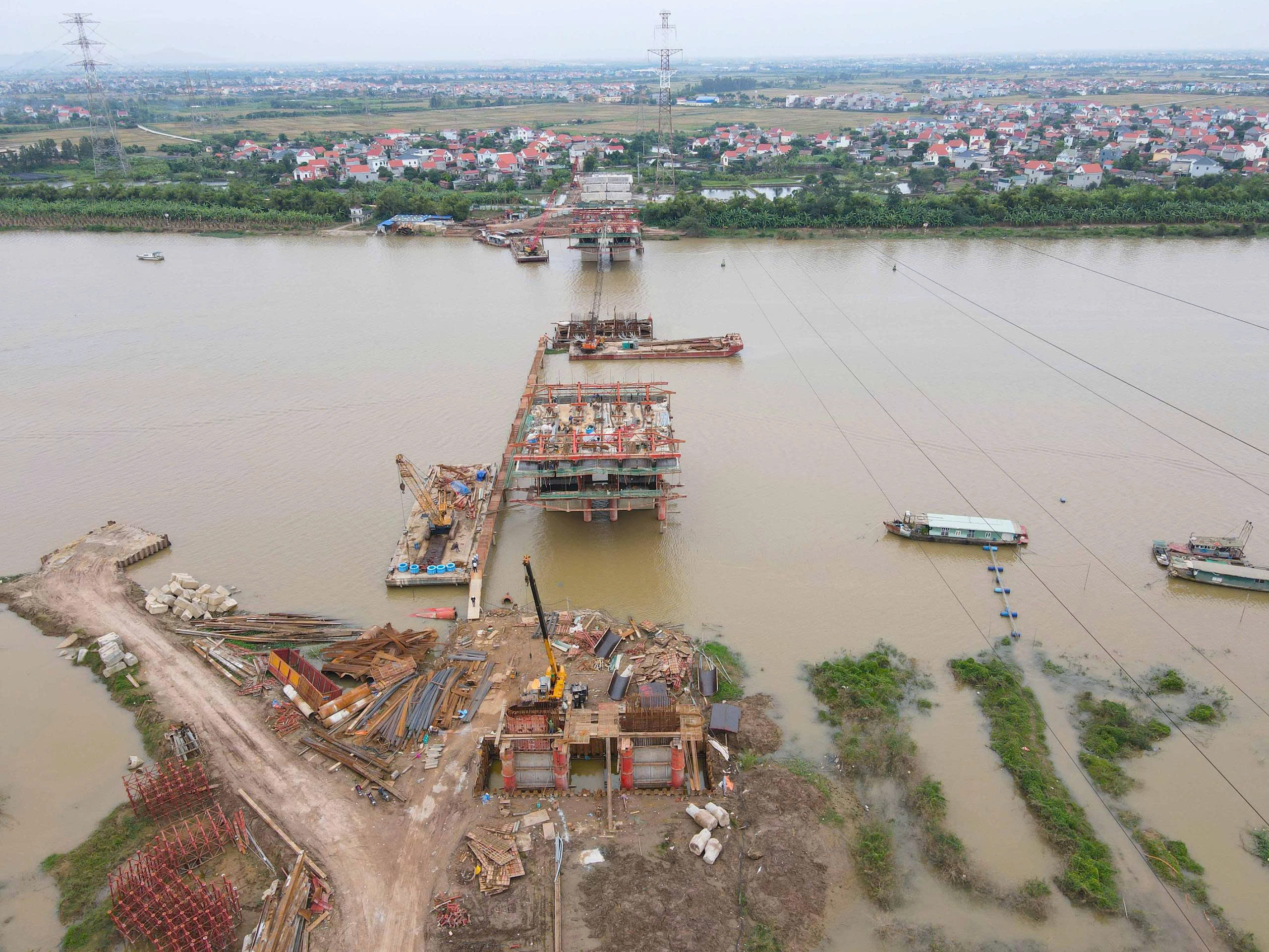 Sau chỉ đạo của Chủ tịch tỉnh Bắc Ninh, cầu gần 2.200 tỷ đồng thi công ra sao?- Ảnh 8.