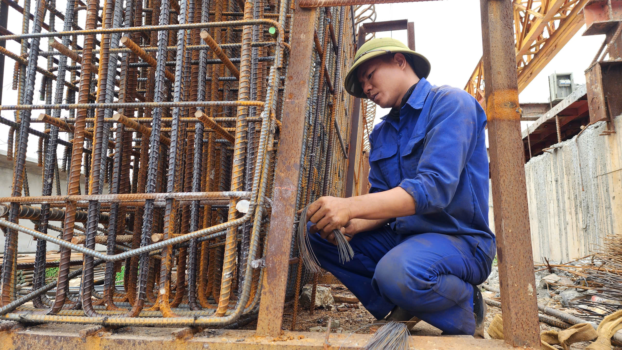 Sau chỉ đạo của Chủ tịch tỉnh Bắc Ninh, cầu gần 2.200 tỷ đồng thi công ra sao?- Ảnh 11.