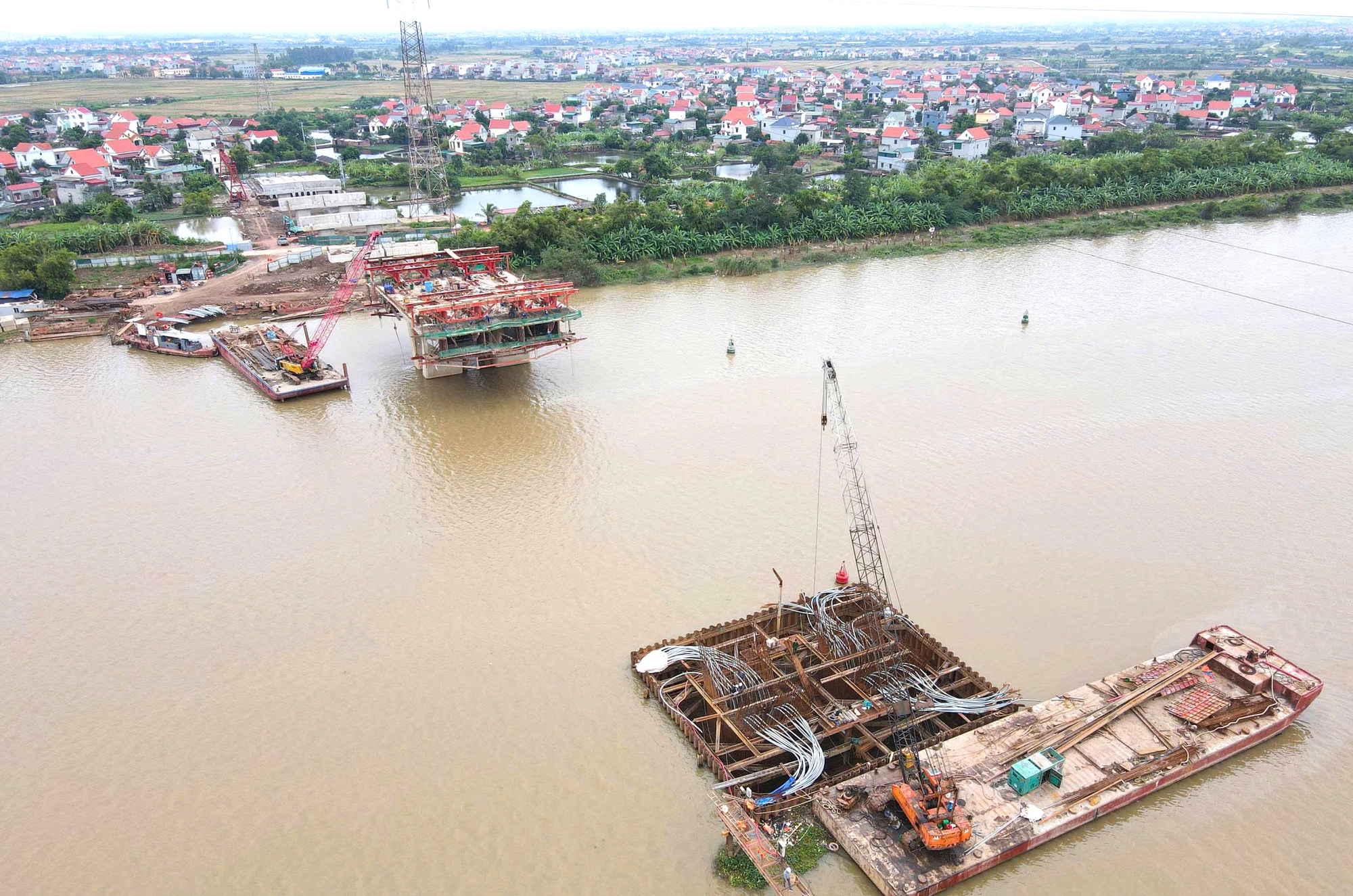 Sau chỉ đạo của Chủ tịch tỉnh Bắc Ninh, cầu gần 2.200 tỷ đồng thi công ra sao?- Ảnh 15.