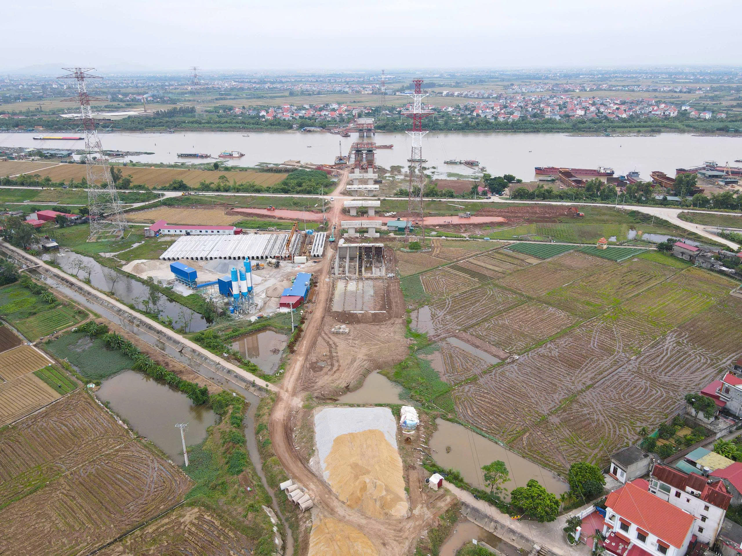 Sau chỉ đạo của Chủ tịch tỉnh Bắc Ninh, cầu gần 2.200 tỷ đồng thi công ra sao?- Ảnh 17.