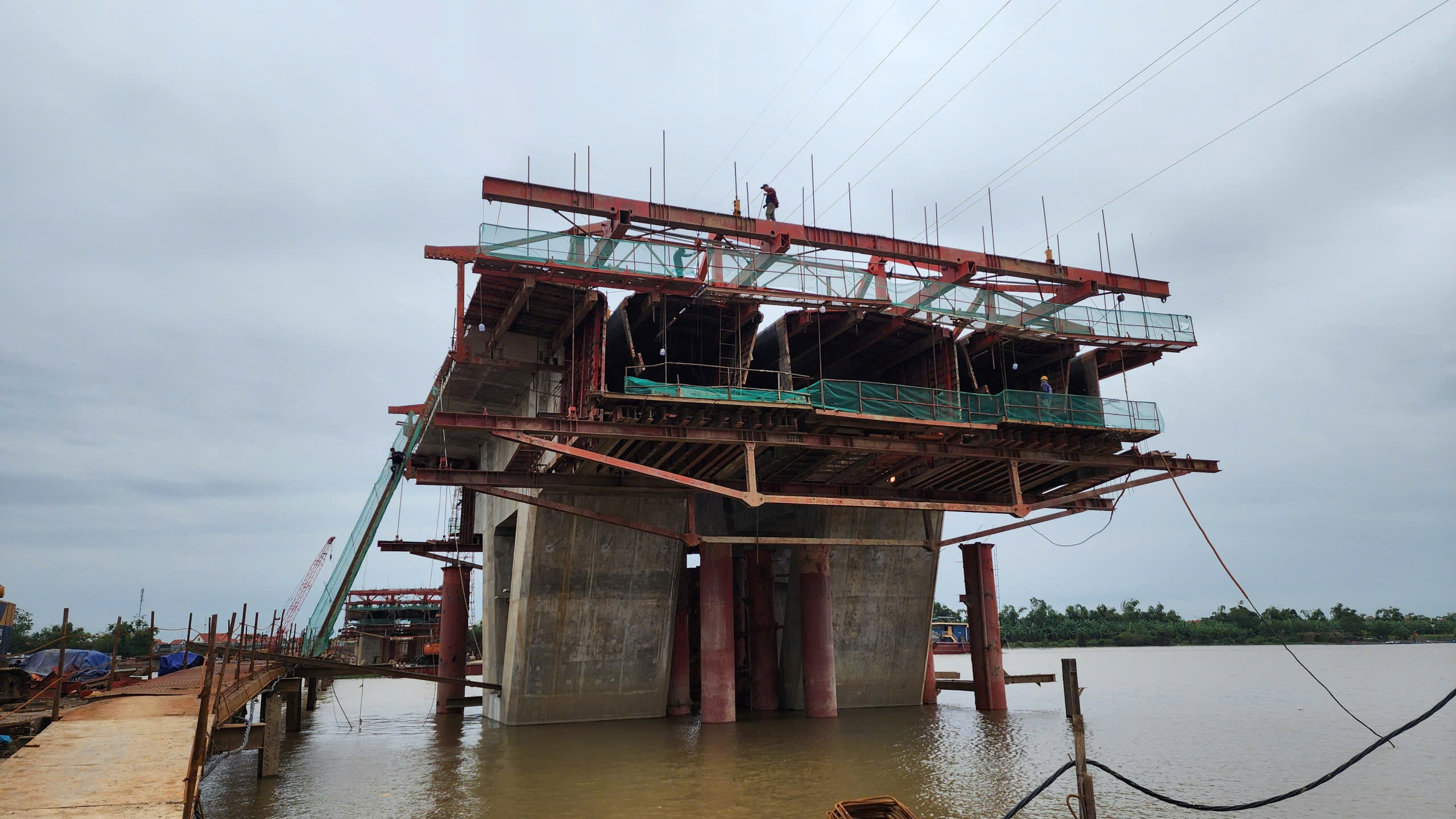 Sau chỉ đạo của Chủ tịch tỉnh Bắc Ninh, cầu gần 2.200 tỷ đồng thi công ra sao?- Ảnh 23.