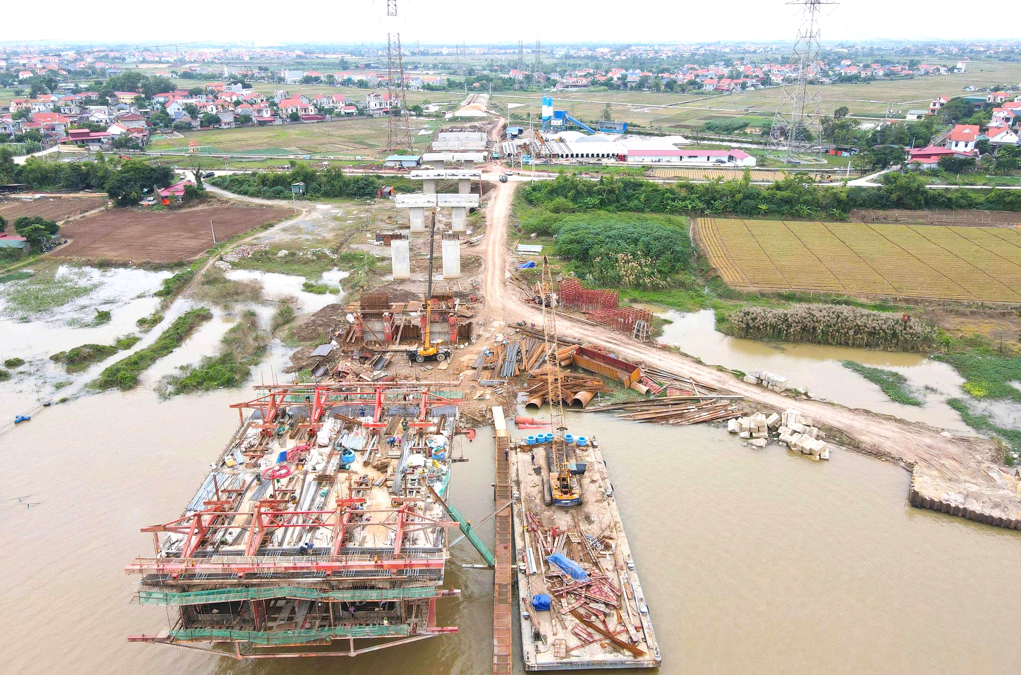 Sau chỉ đạo của Chủ tịch tỉnh Bắc Ninh, cầu gần 2.200 tỷ đồng thi công ra sao?- Ảnh 5.