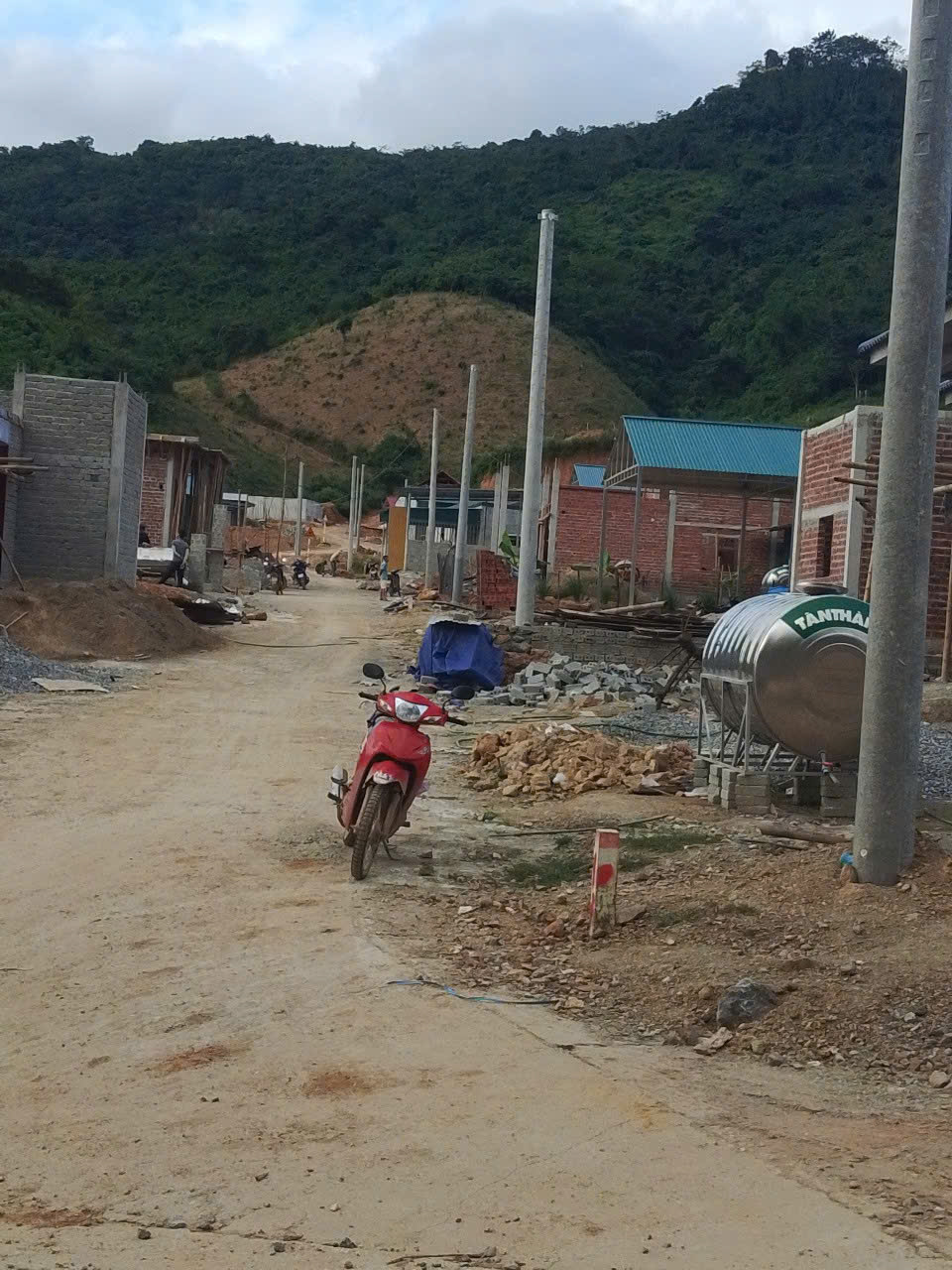 Nghệ An: Người dân vùng lũ quét ngóng điện ở khu tái định cư mới- Ảnh 3.